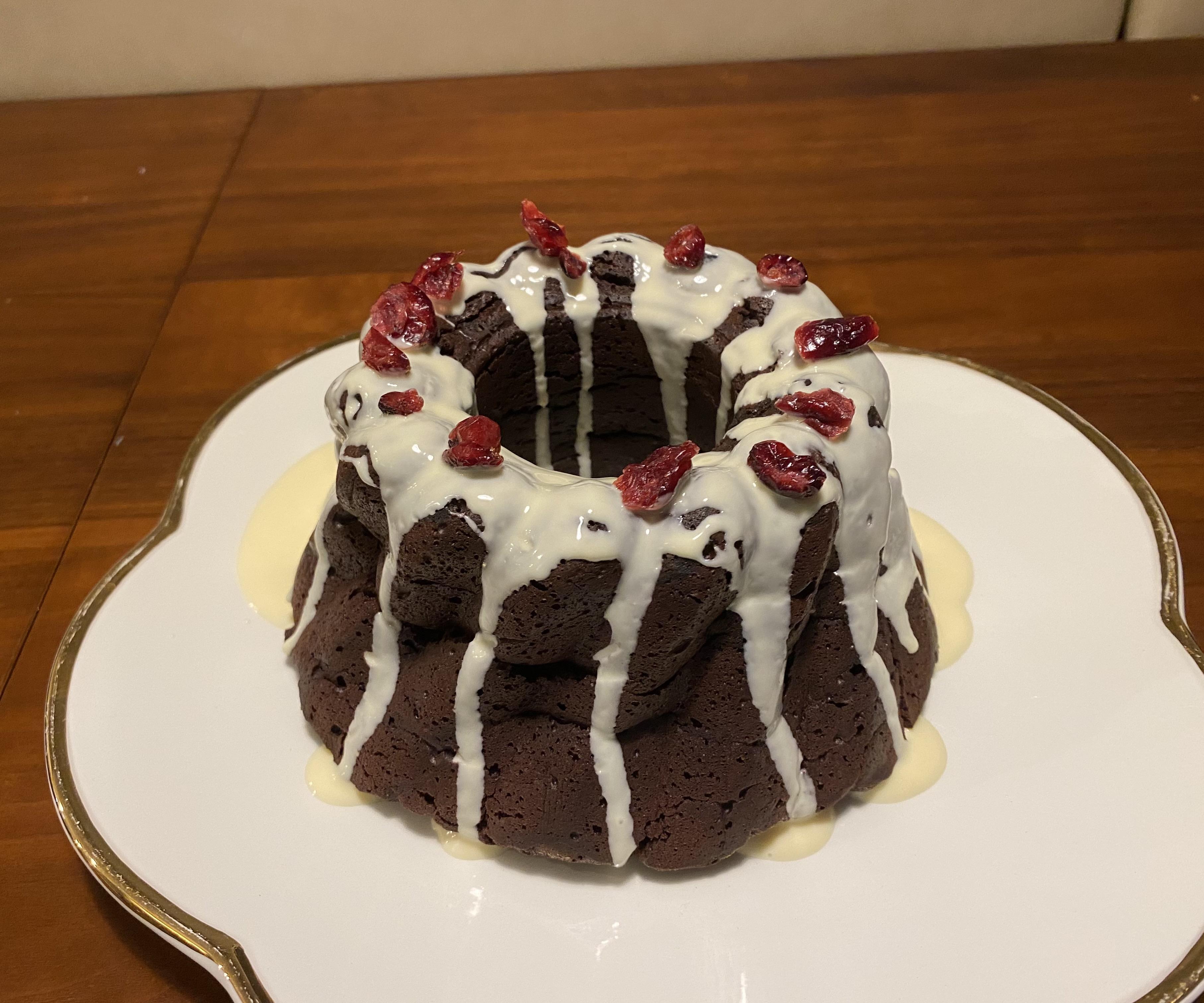 Chocolate Cake W/white Chocolate