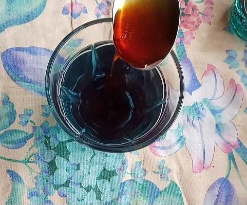 Witchy Drinks From Edible Flowers 