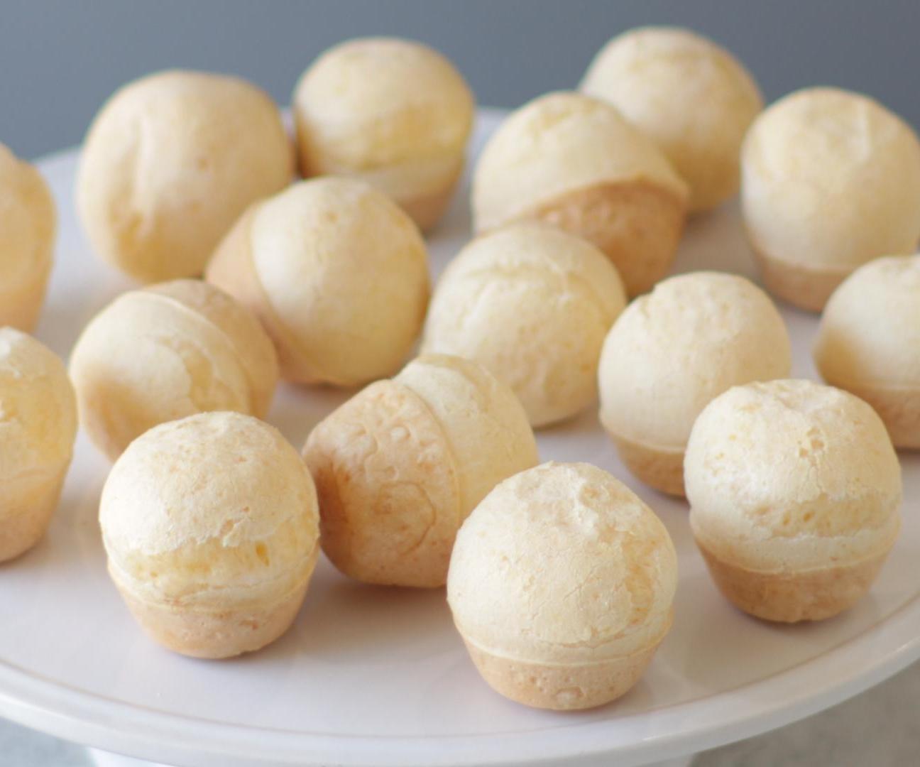 Brazilian Cheese Bread (Pão De Queijo)