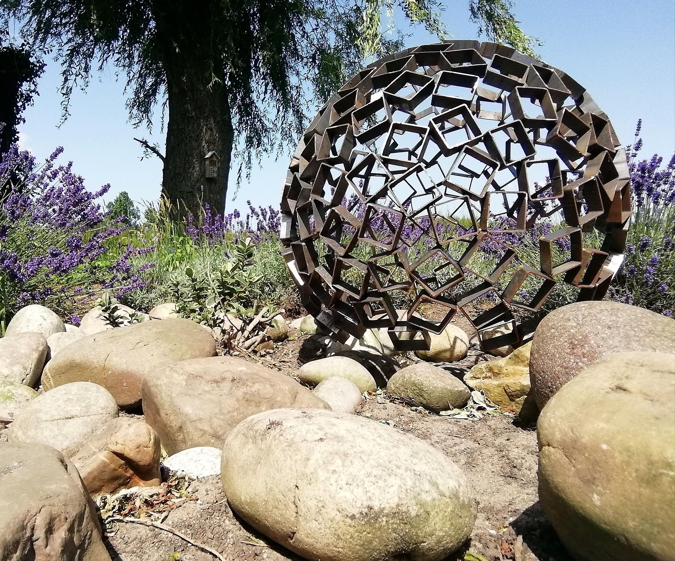 Steel Sphere Which Is Easy to Make With the Help of Some Cement