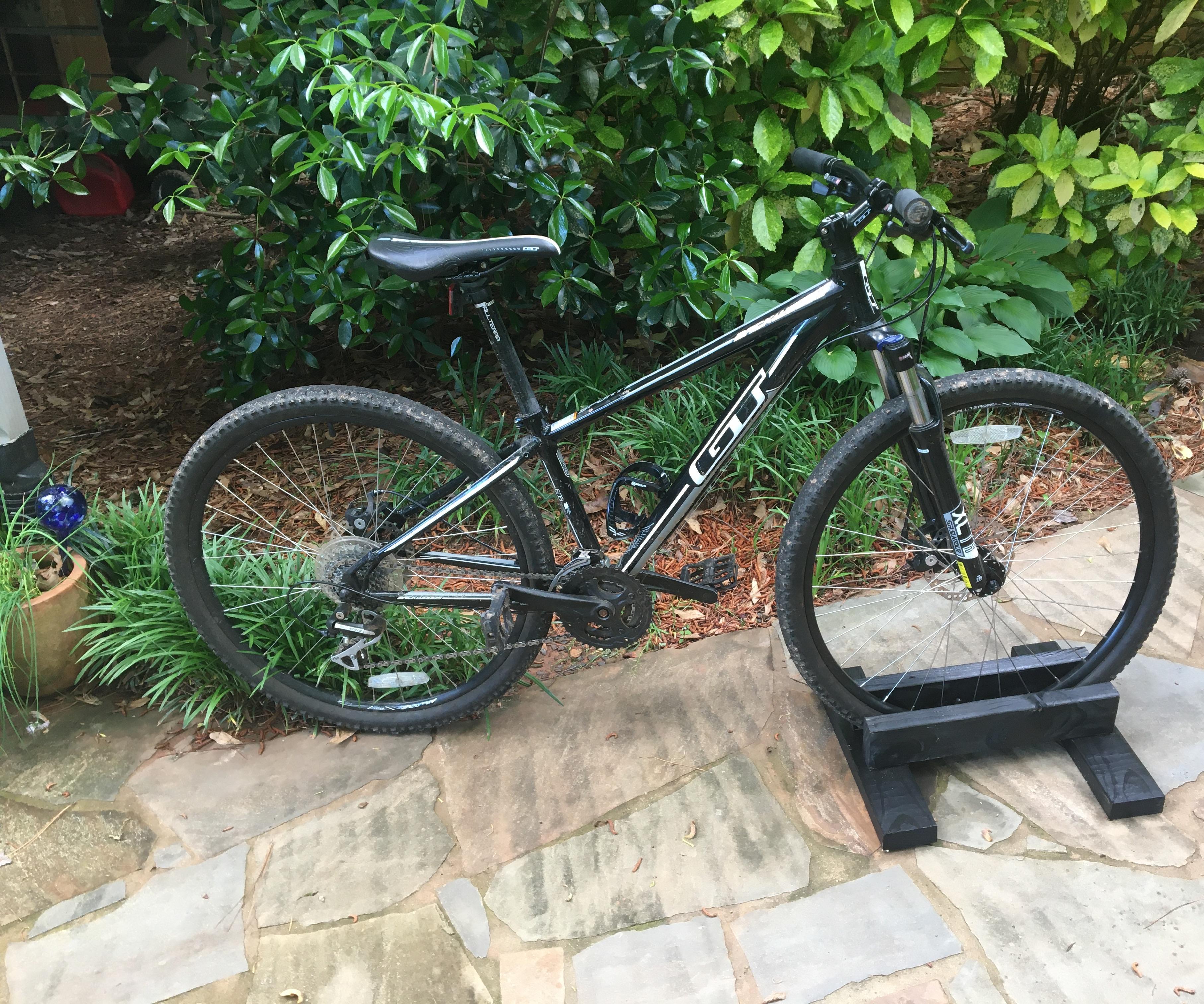 Super Simple DIY Bike Stand