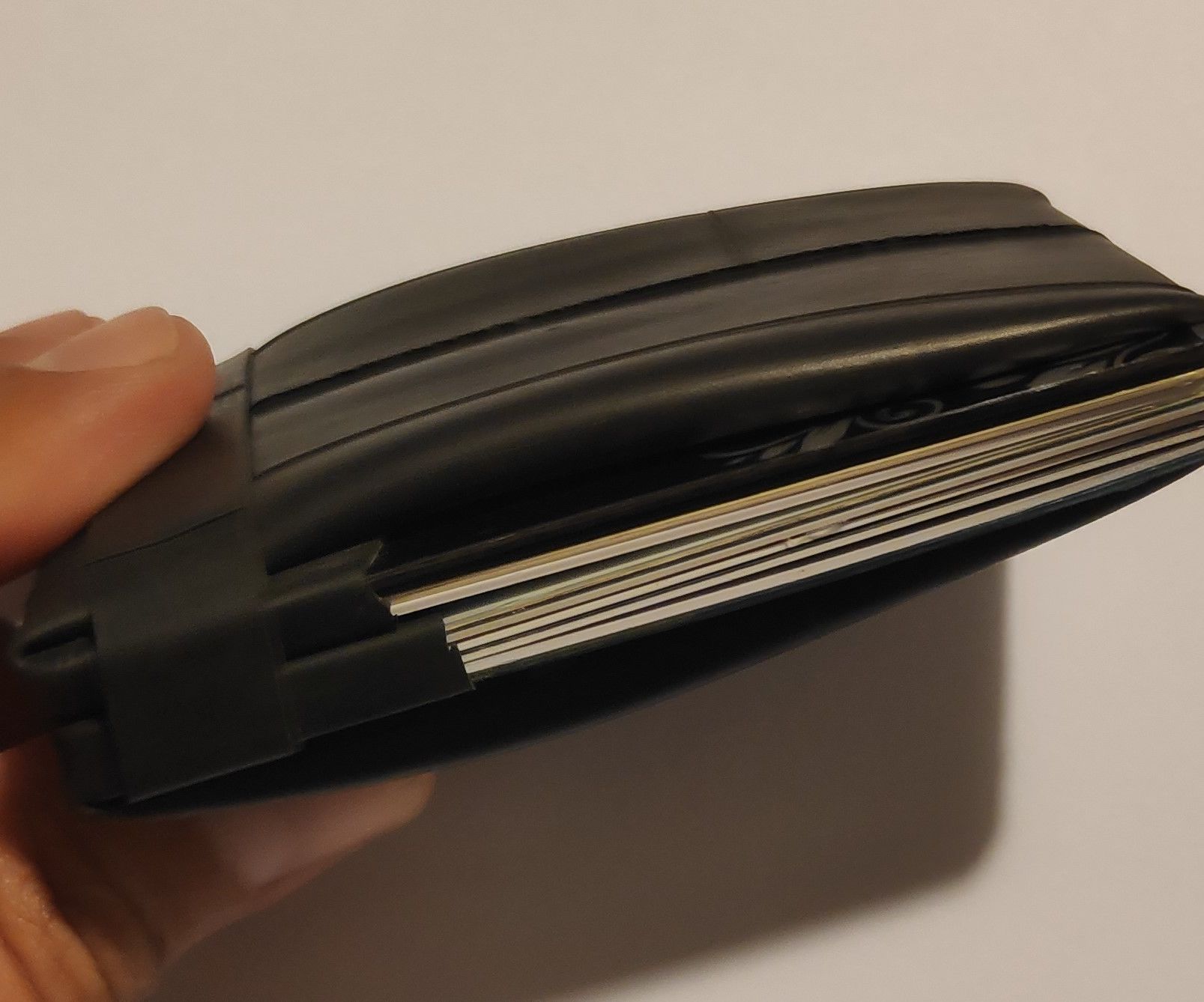  Minimalist Tube Wallet
