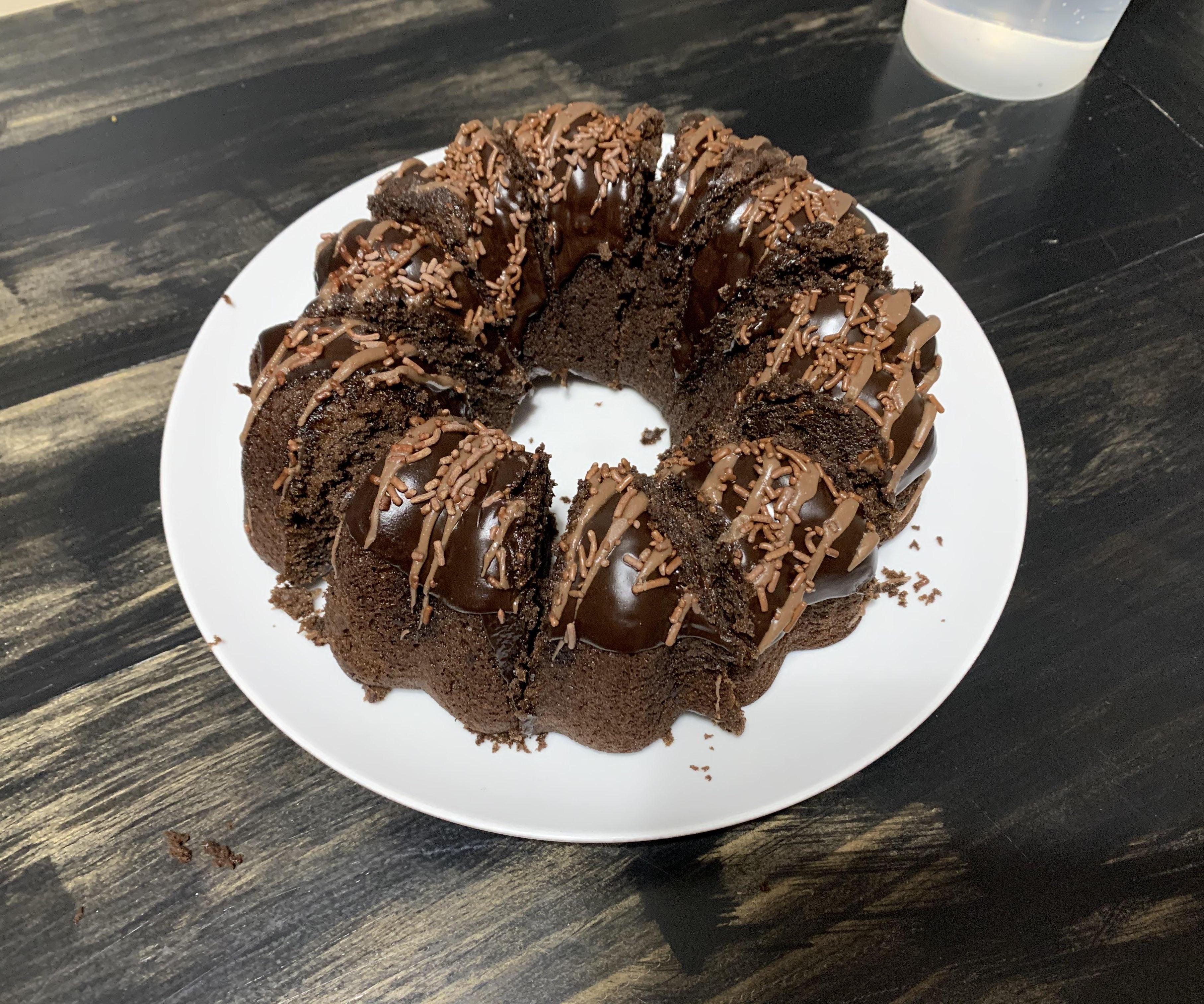 How to Cut a Round Cake