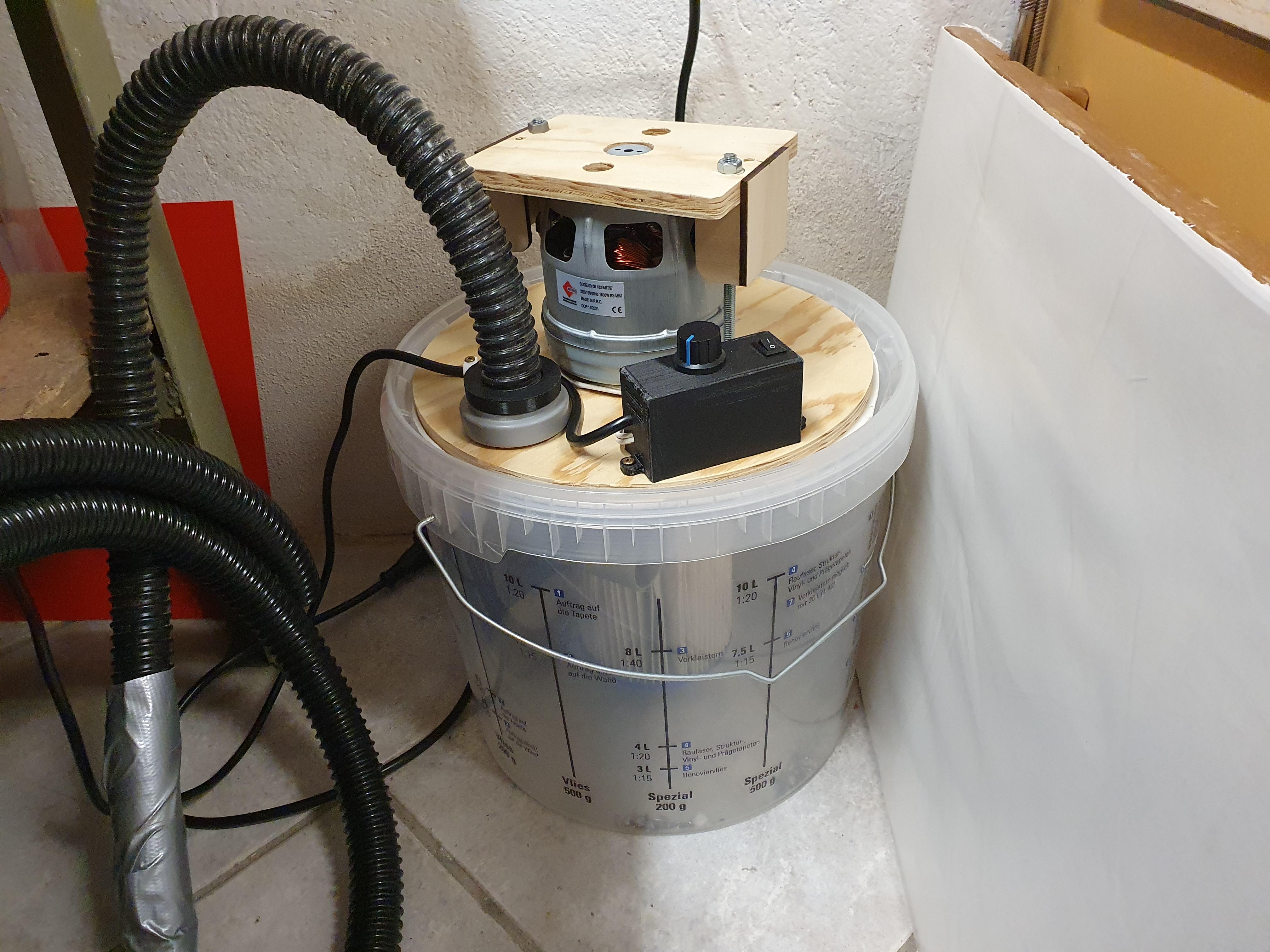 Vacuum Cleaner From a Bucket and a Pool Filter Cartridge