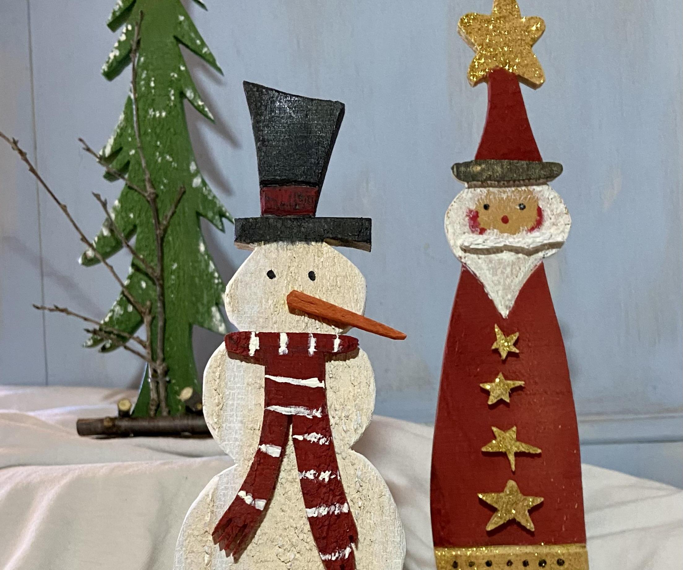 Turn Your Pallets Into Holiday Decorations