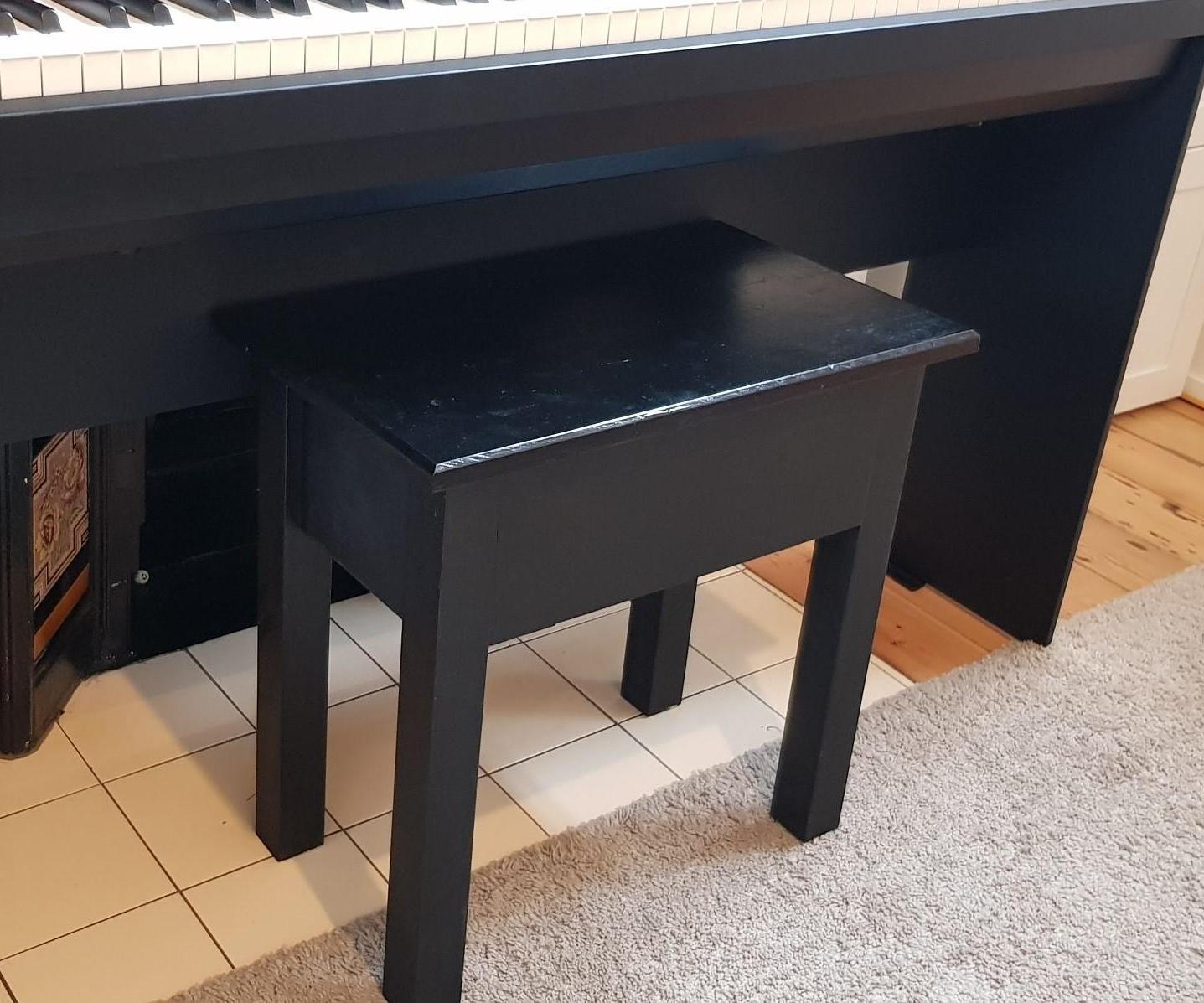 Simple Piano Stool With Storage