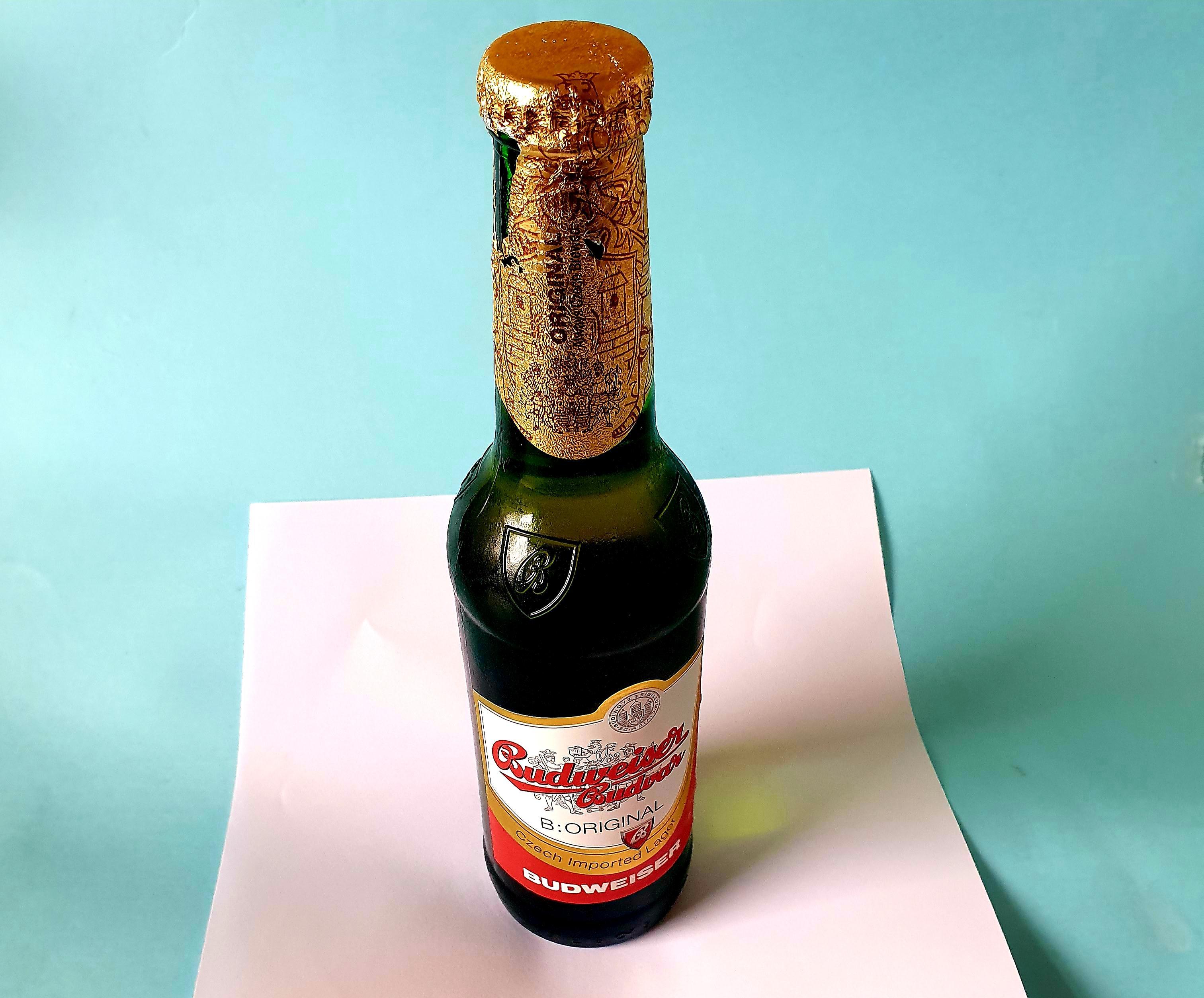 How to Open a Crown Bottle With a Piece of A4 Paper