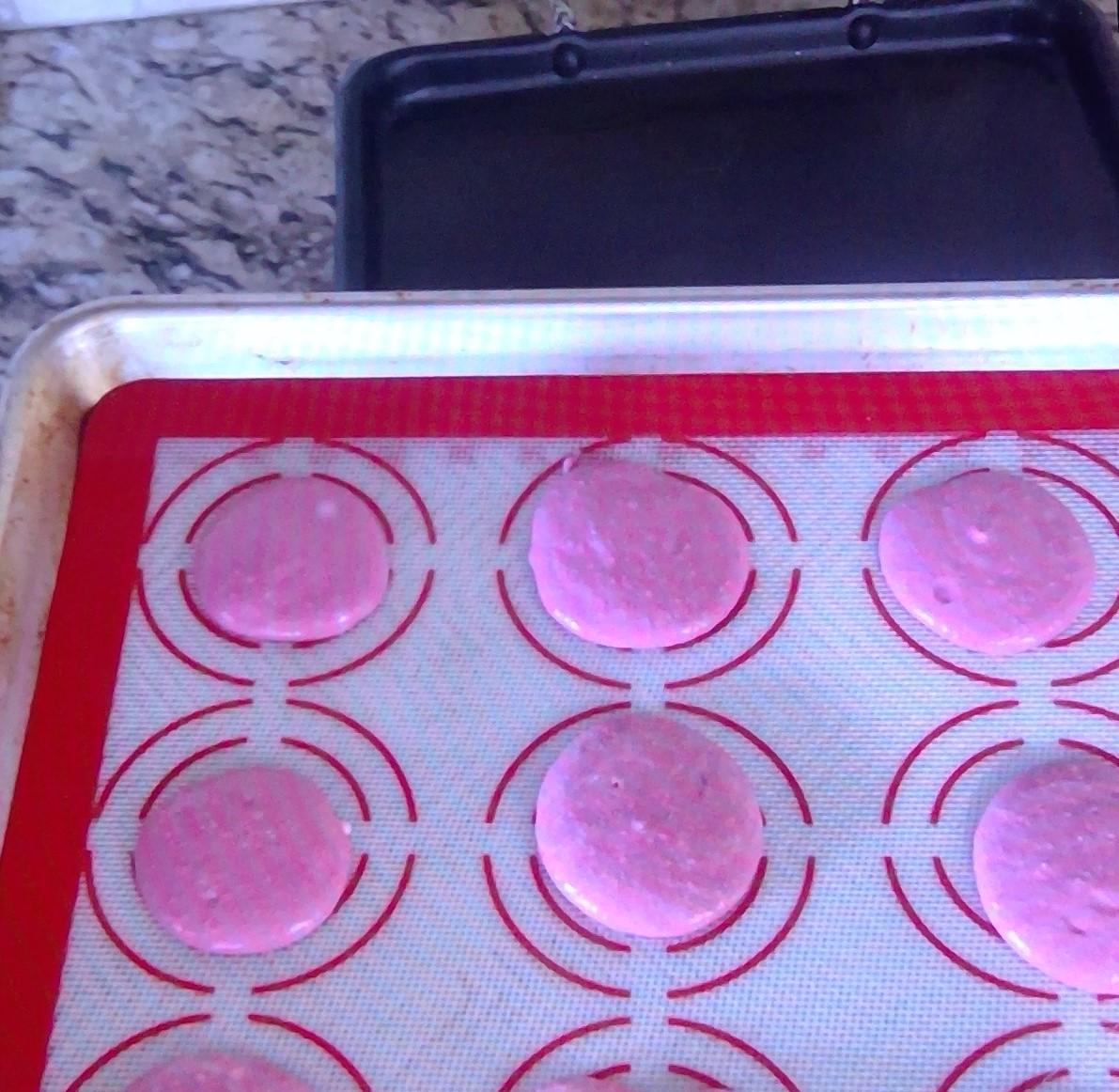 How to Make Strawberry Macrons 