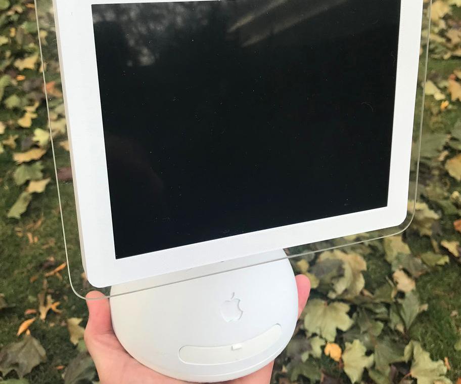 Mini IMac G4 Flat Panel - Powered by NUC