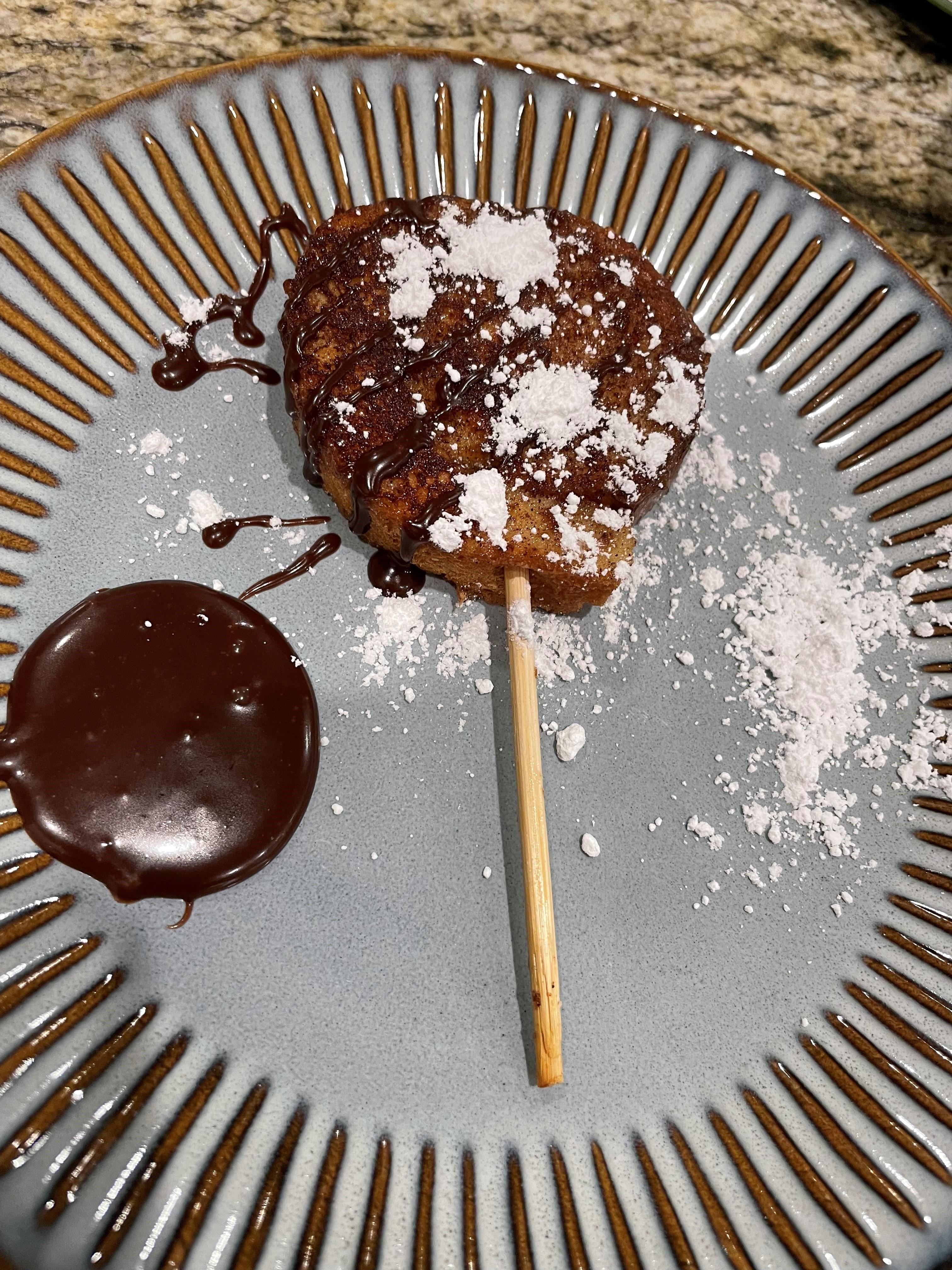 Cinnamon Roll Lollipop