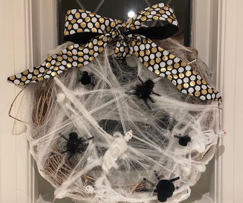 How to Make a Spooky Halloween Wreath in 10 Easy Steps