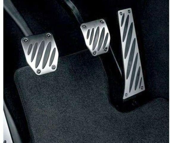 How to Drive a Car With a Manual Transmission 