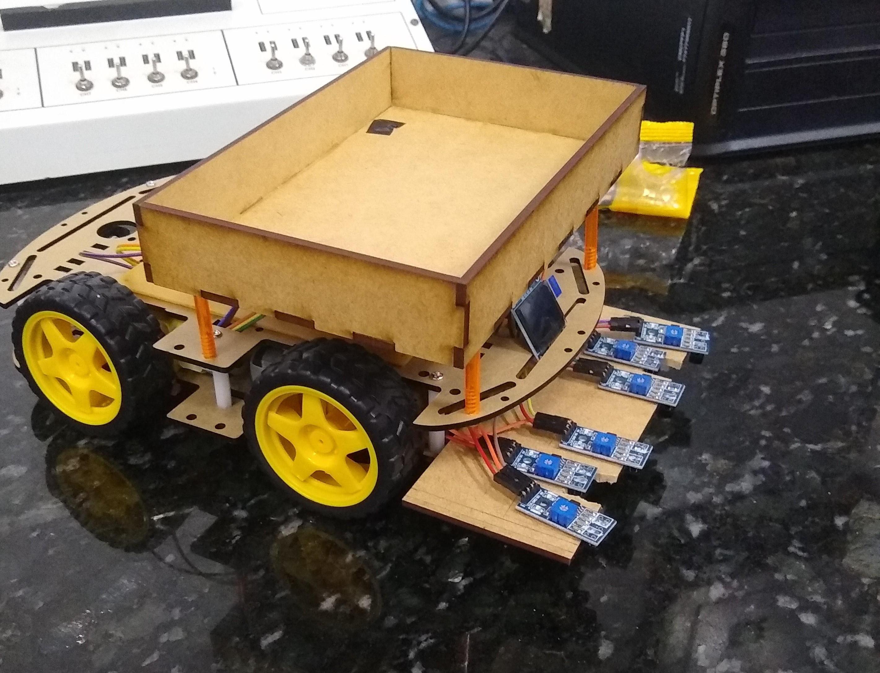 Robô Seguidor De Linha Que Auxilia Na Organização De Armazéns Em Industrias 