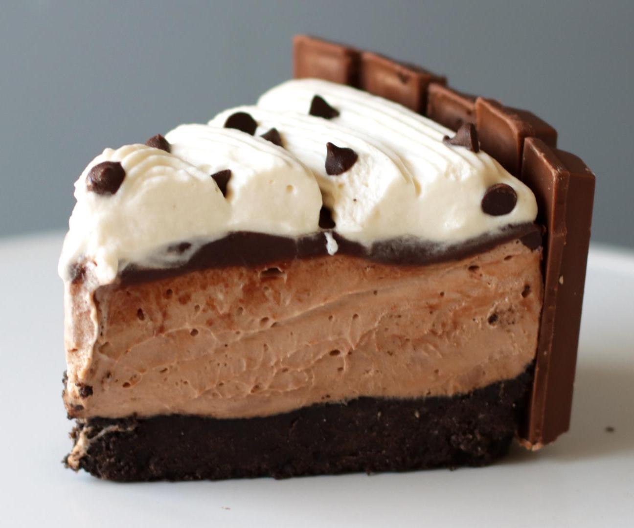 No-Bake Chocolate Cheesecake With Kit Kats