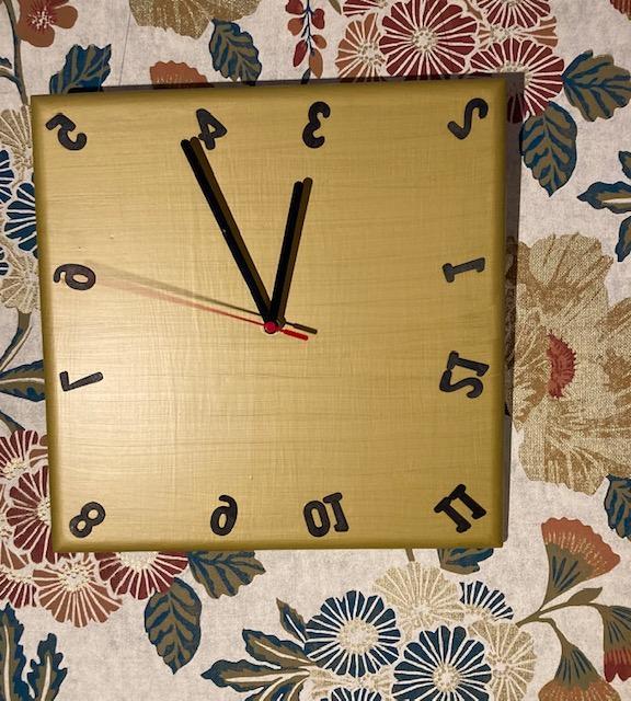 Mirror Image Confusing Clock