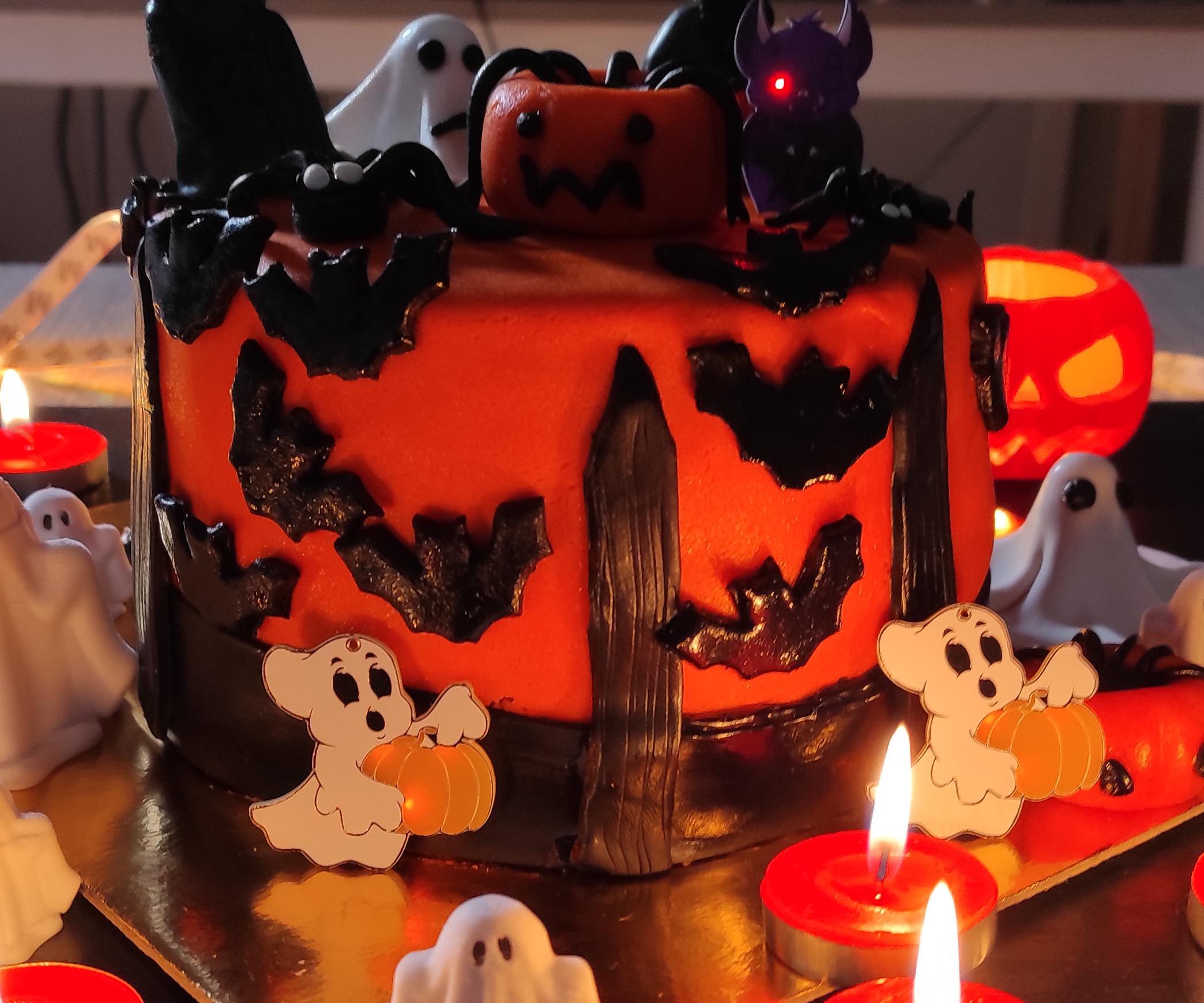 DIY Decoration for Halloween Cake