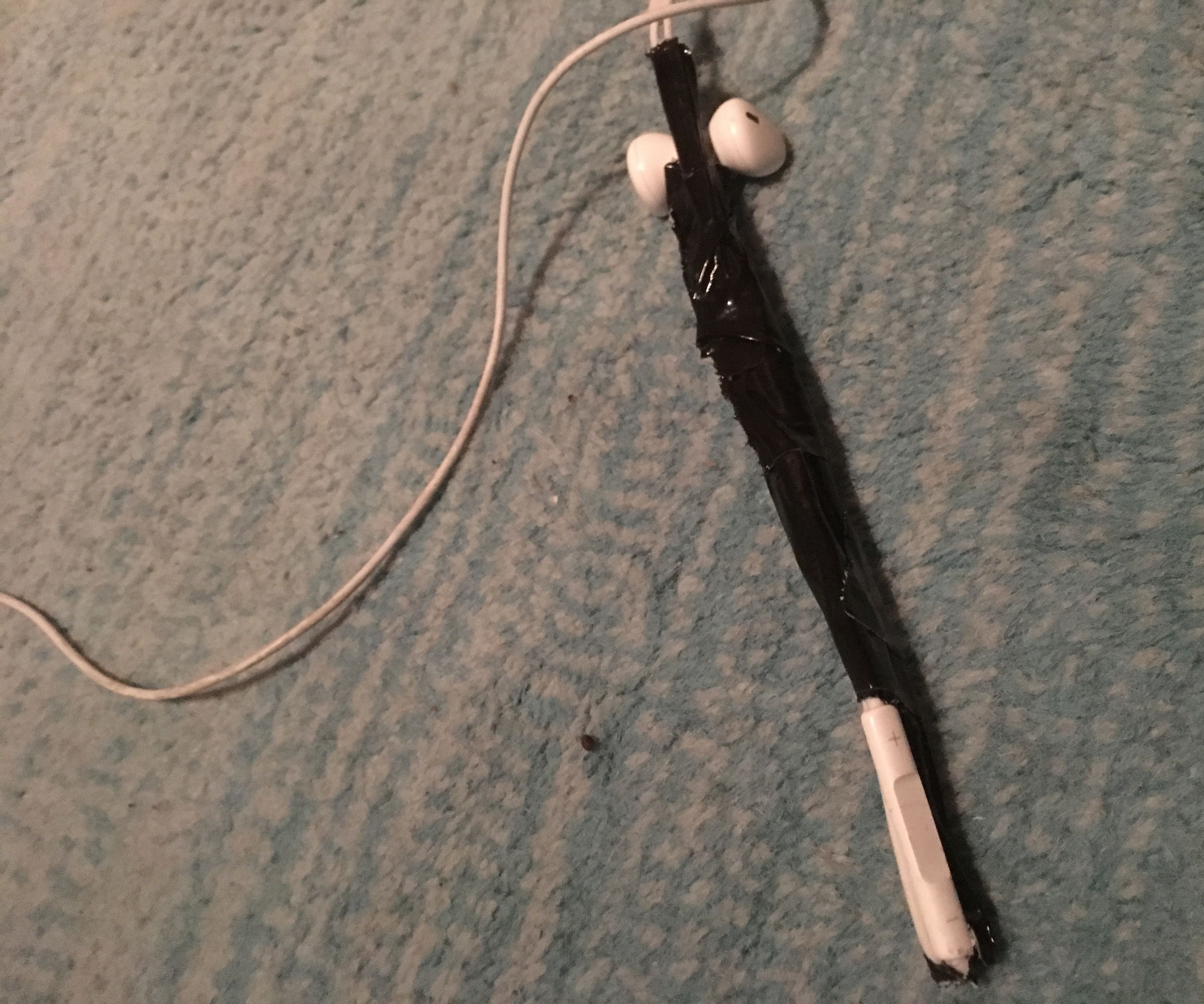 How to Make a Free IPhone Selfie Button Out of Old Earbuds