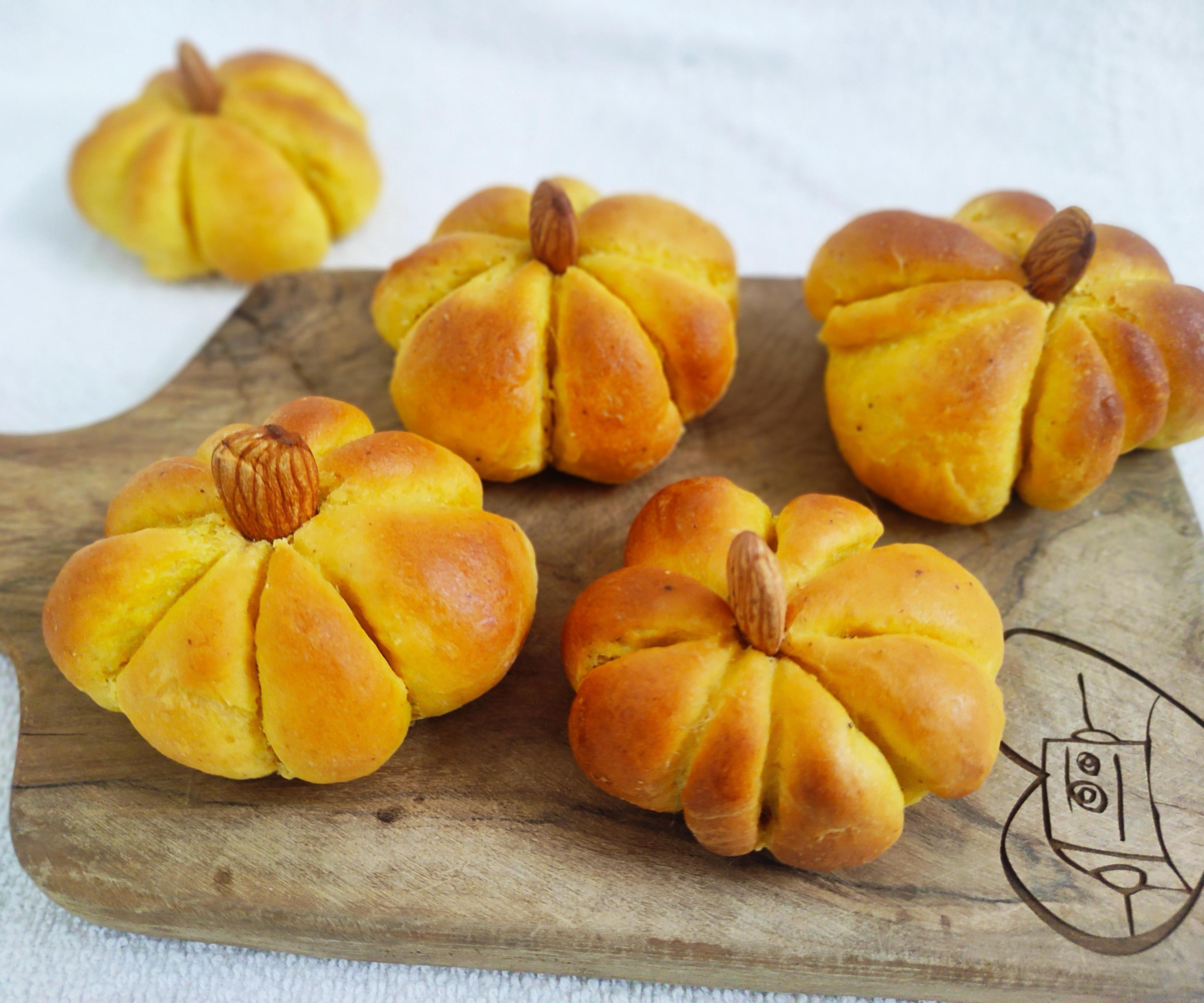 Pumpkin Dinner Buns