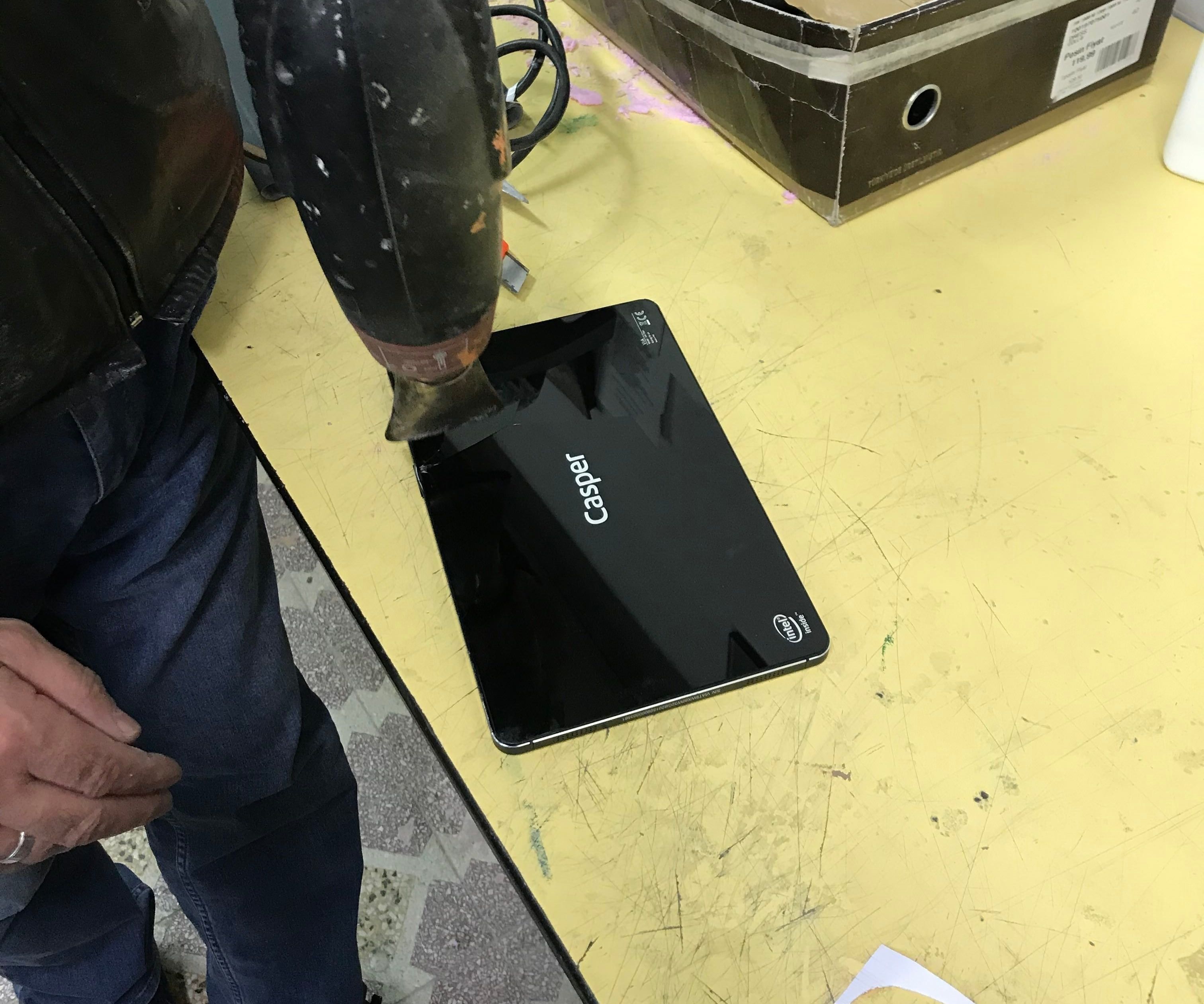 How to Open a Tablet Computer