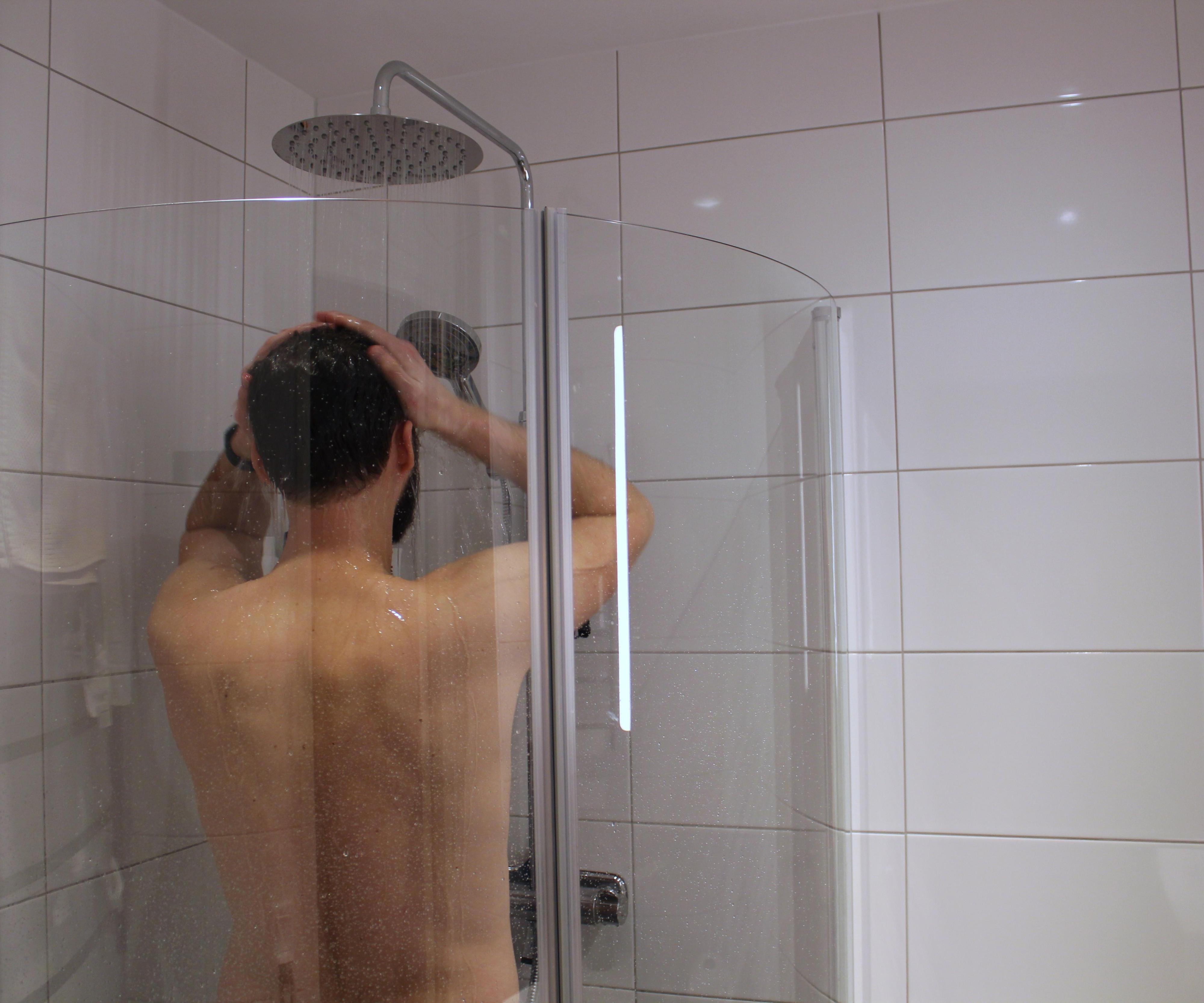 Cold Showers: How to Start and What to Expect for Improved Health and Wellbeing