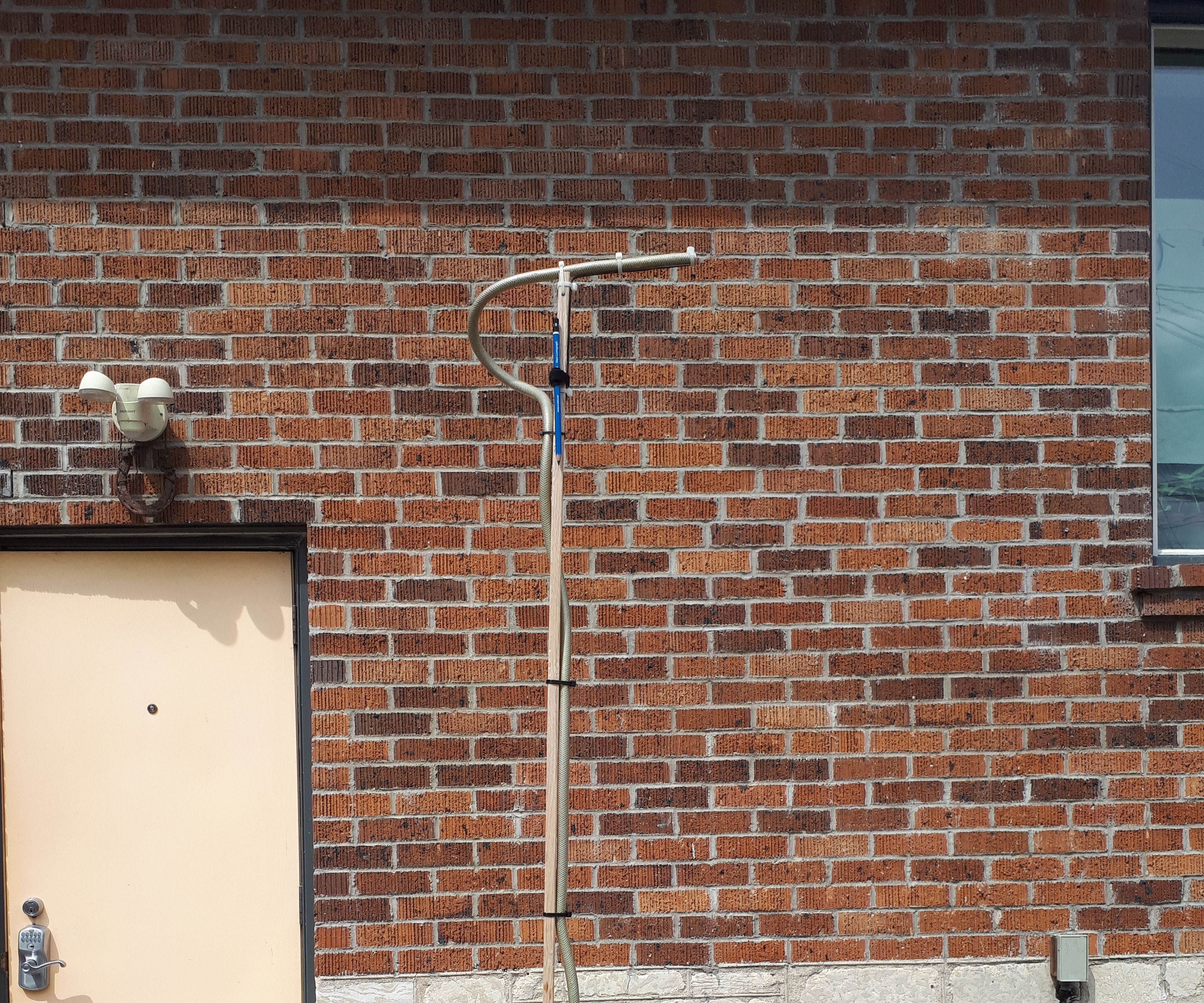 High Waterer Using Priming Bulb