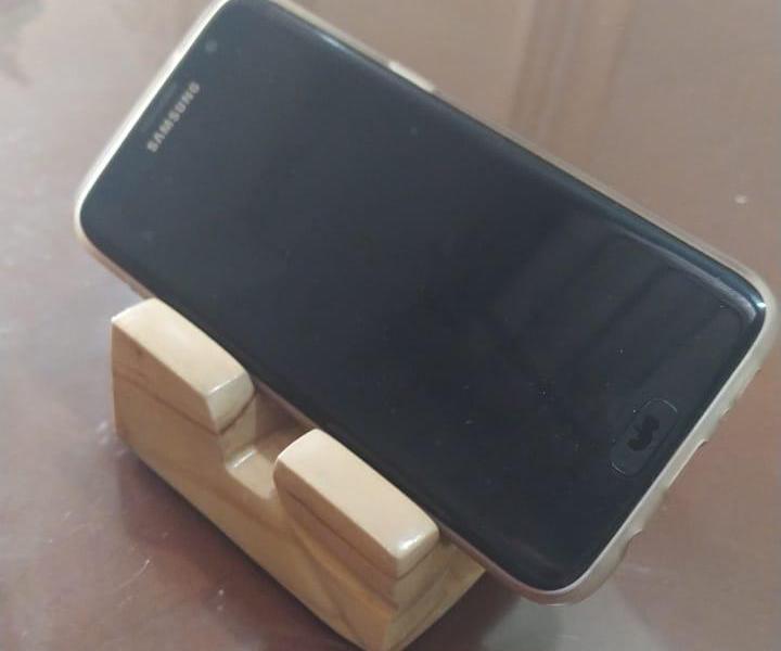 Wooden Stand for Cellphone With Amplifier