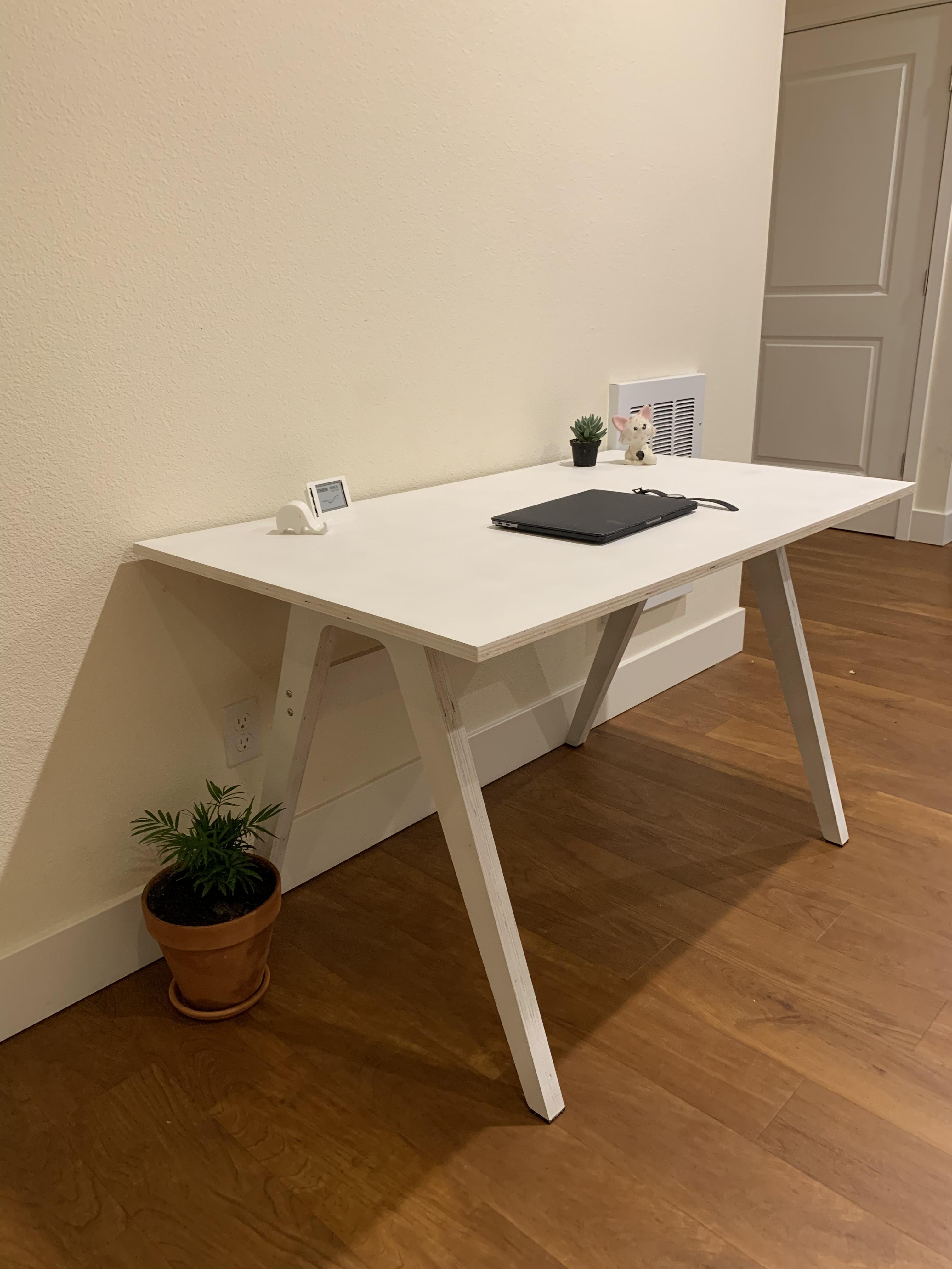 DIY Furniture: Finn Desk