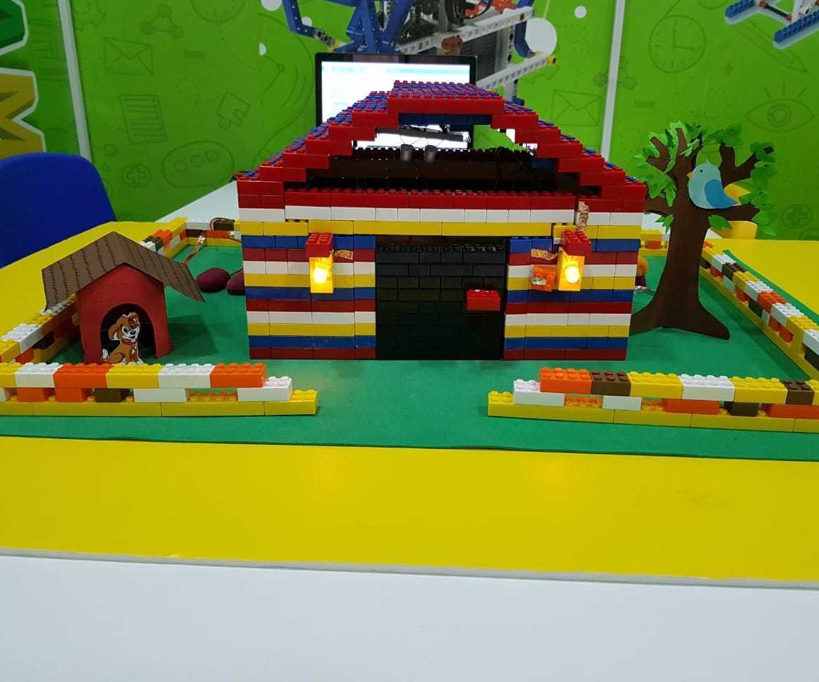  Build a Smart House With ( Makey Makey + Scratch + Brick Lab)