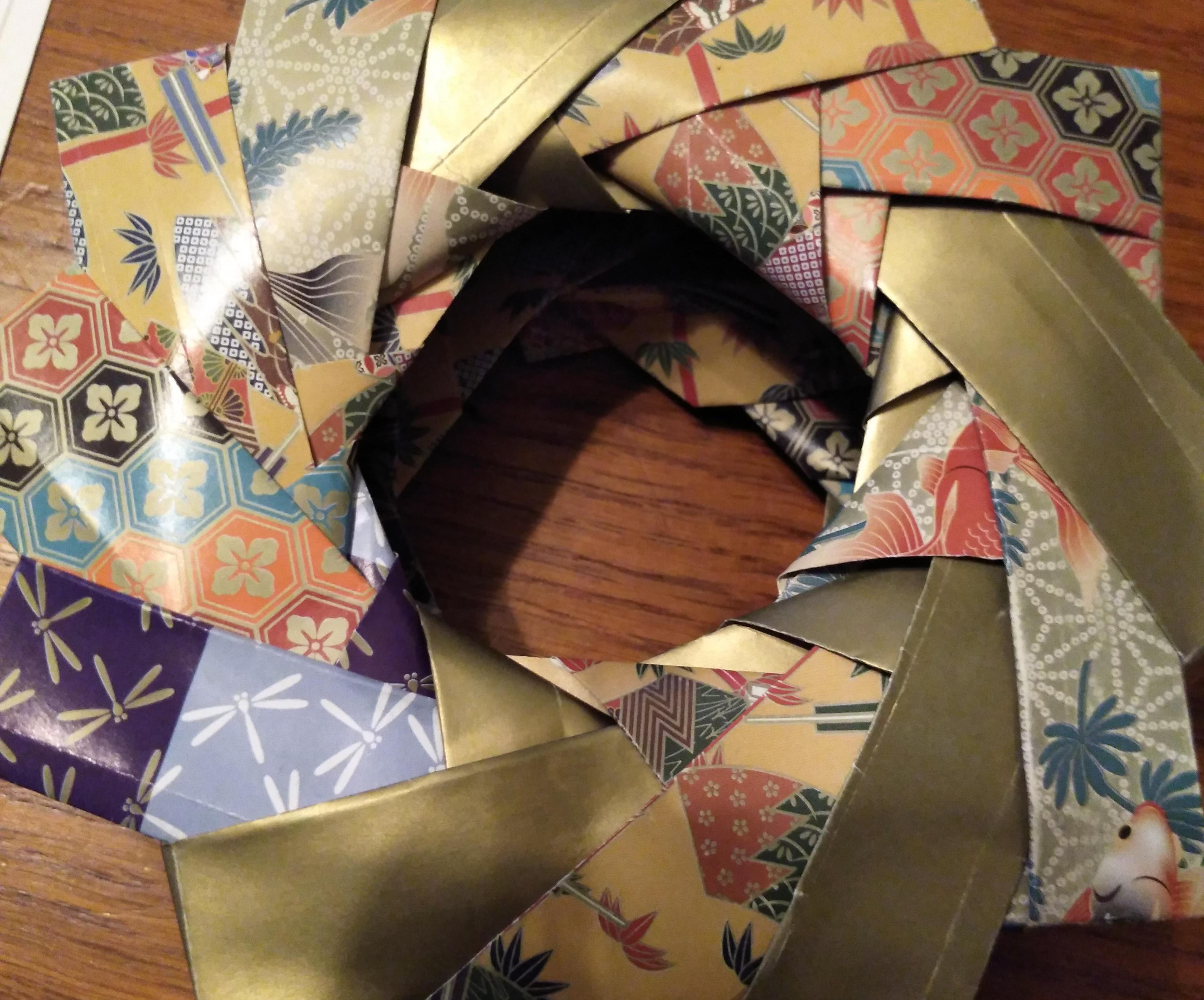 CHINESE WHEEL: CHRISTMAS ORNAMENT