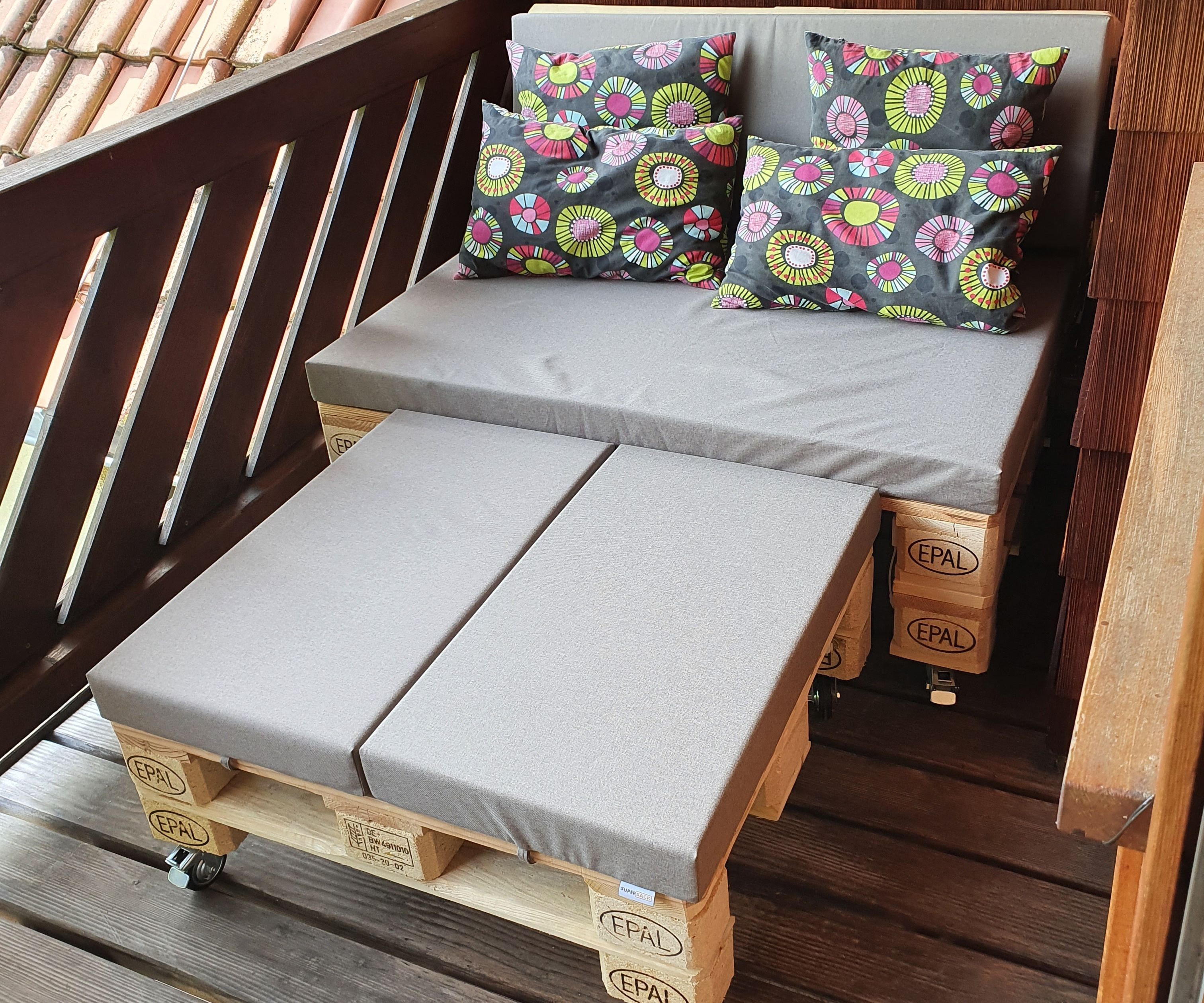 Palettensofa Mit Hocker, Beleuchtung Und Verstellbarer Rückenlehne