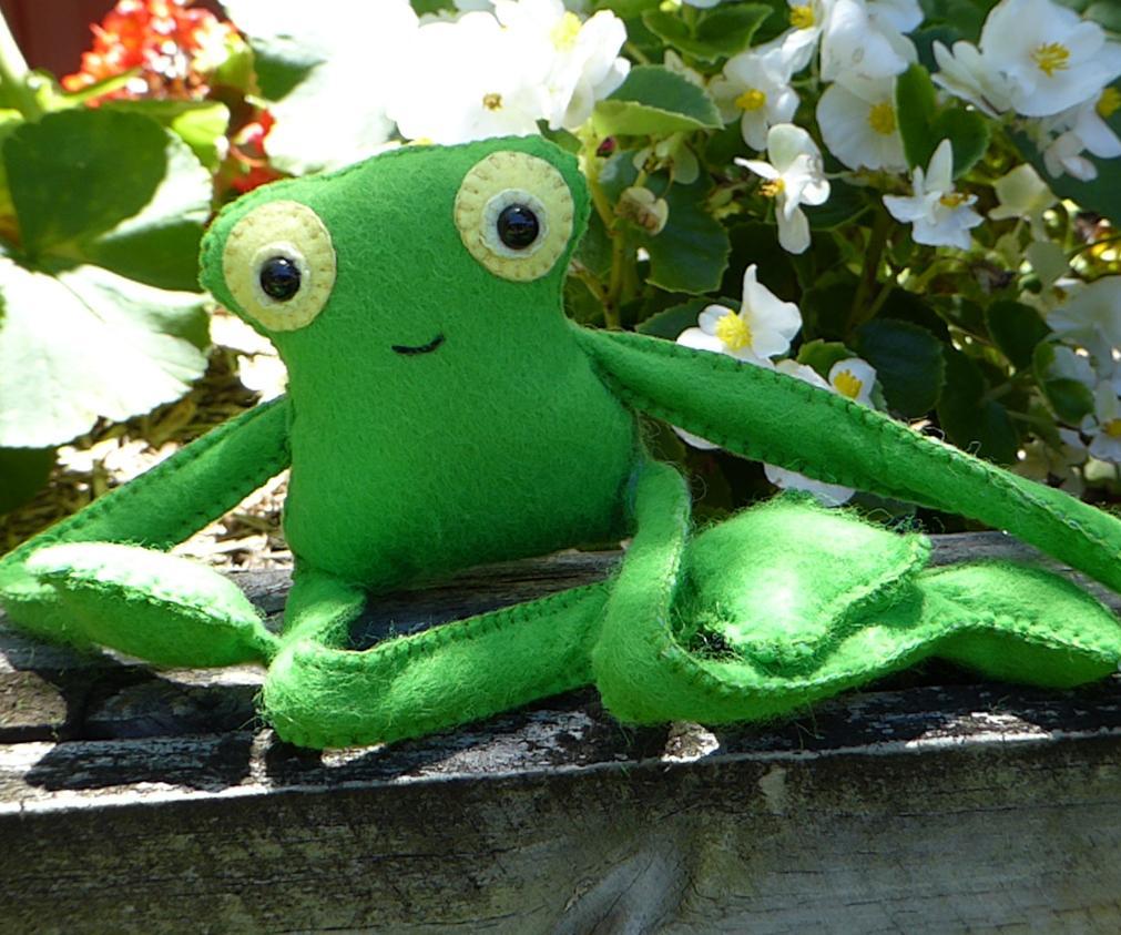 Cute Felt Frog Pal Wire Form Posable Sculpture