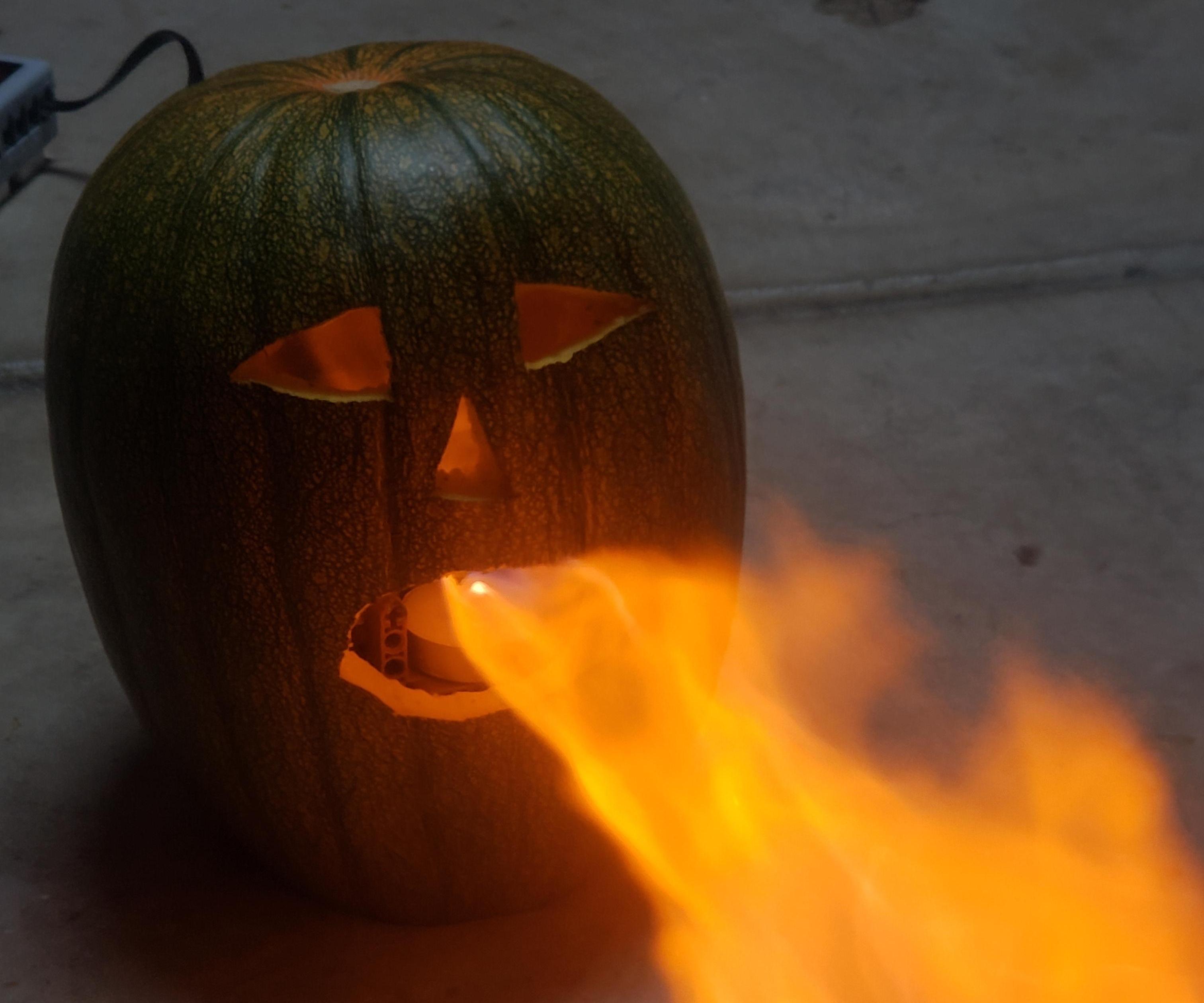 FIRE BREATHING JACK-O'-LANTERN USEING LEGO 