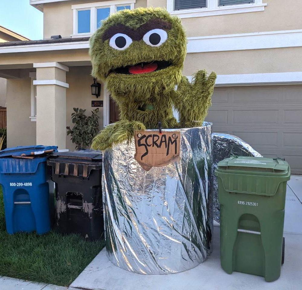 Giant Oscar the Grouch (≈9 Feet Tall)