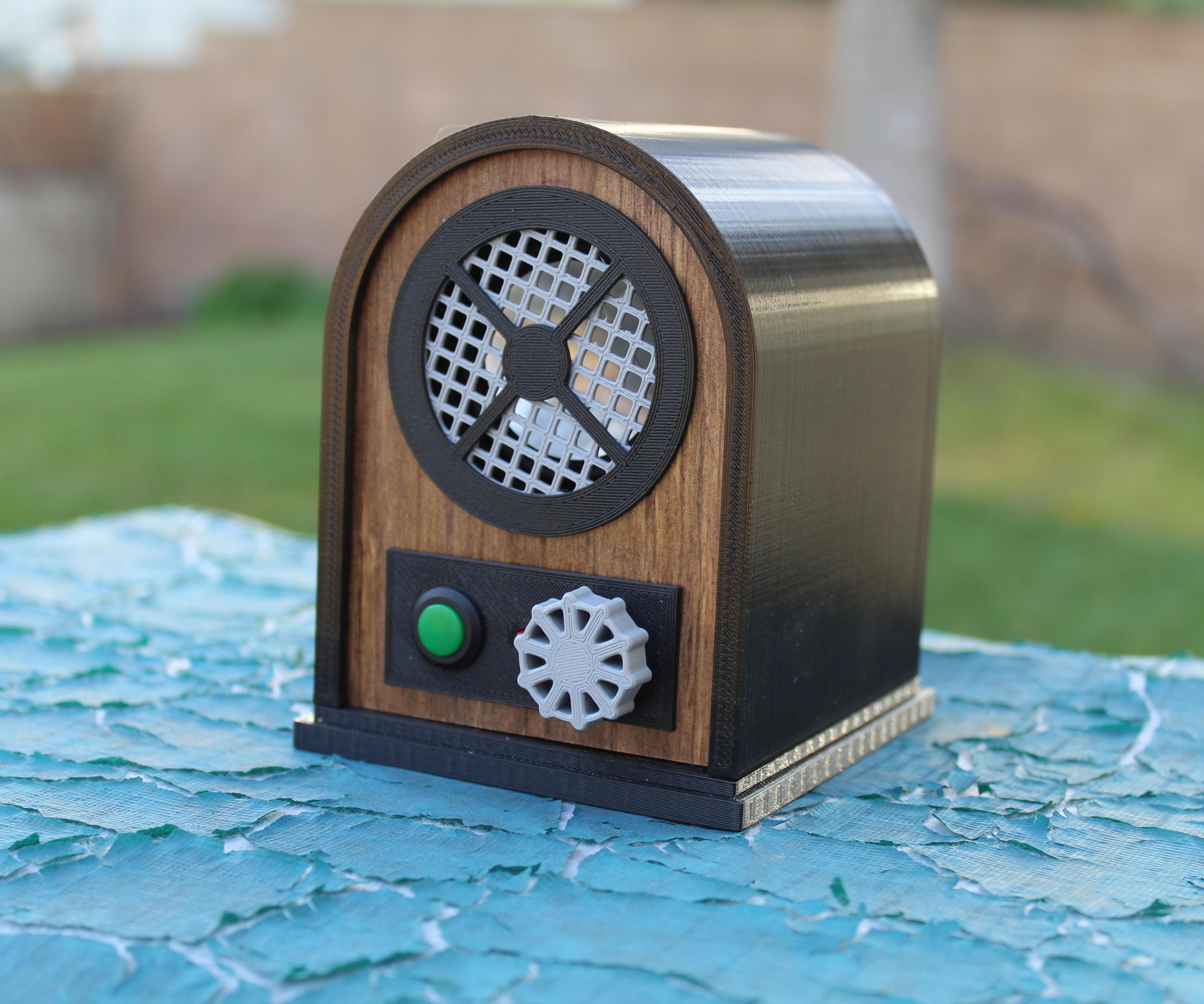 Retro Battery Powered Bluetooth Speaker