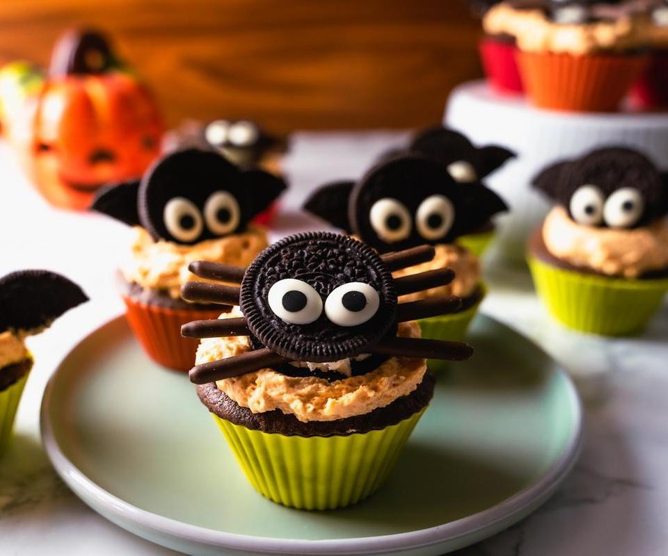 Bat & Spider Halloween Cupcakes
