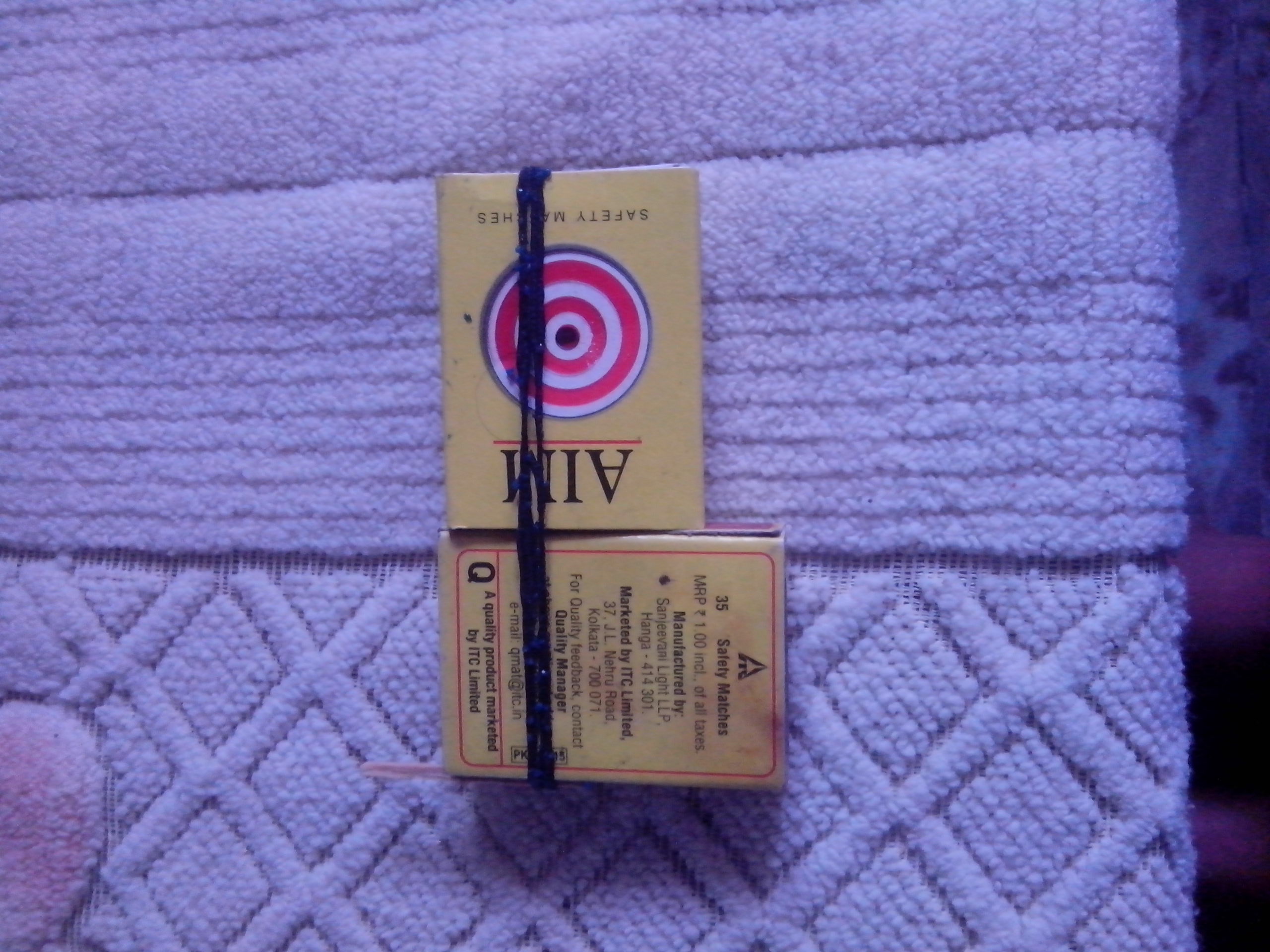 MATCHBOX GUN THAT SHOOTS RUBBER BANDS. (WITH TRIGGER)