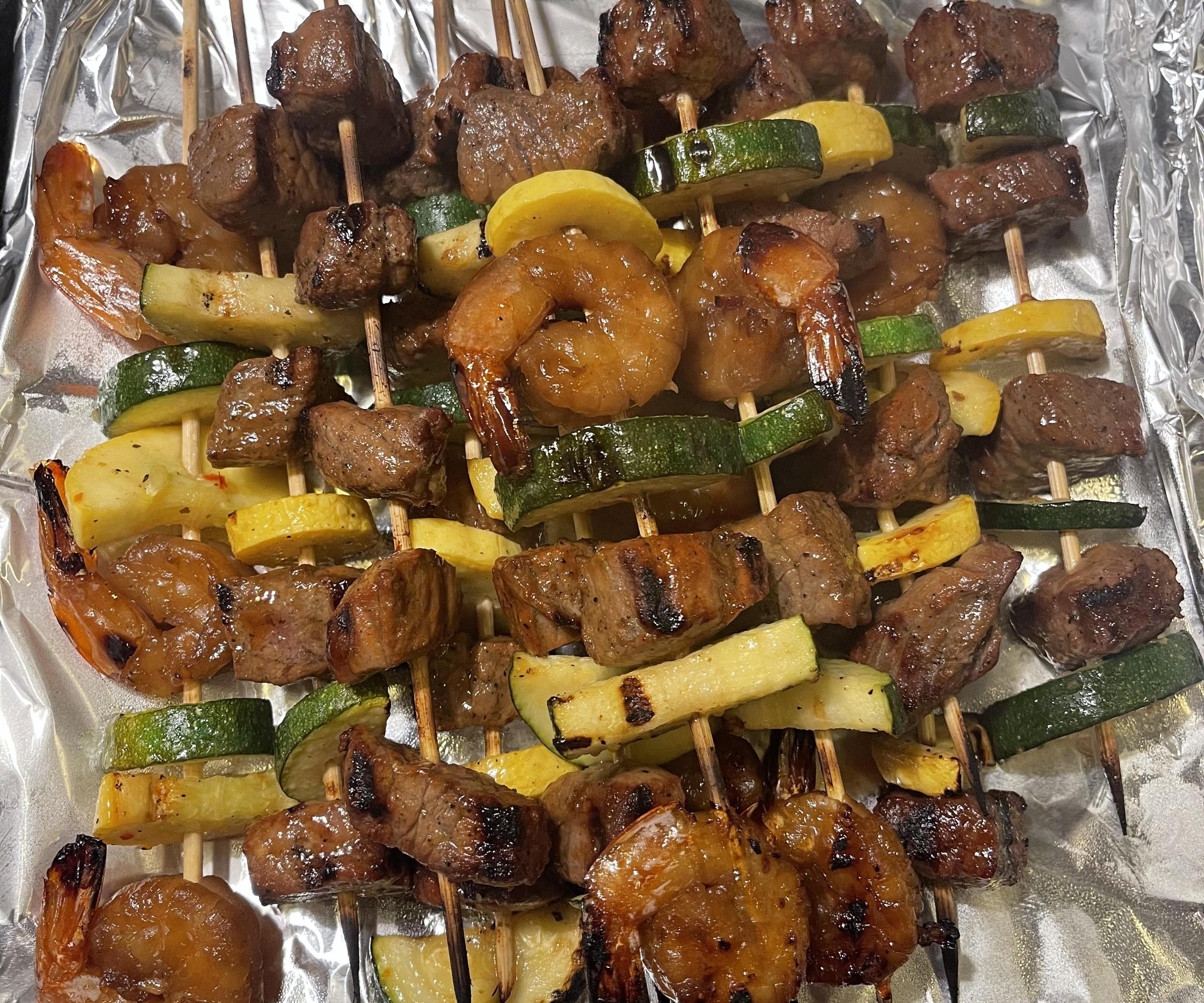 Pinchos Con Carne Y Camarón