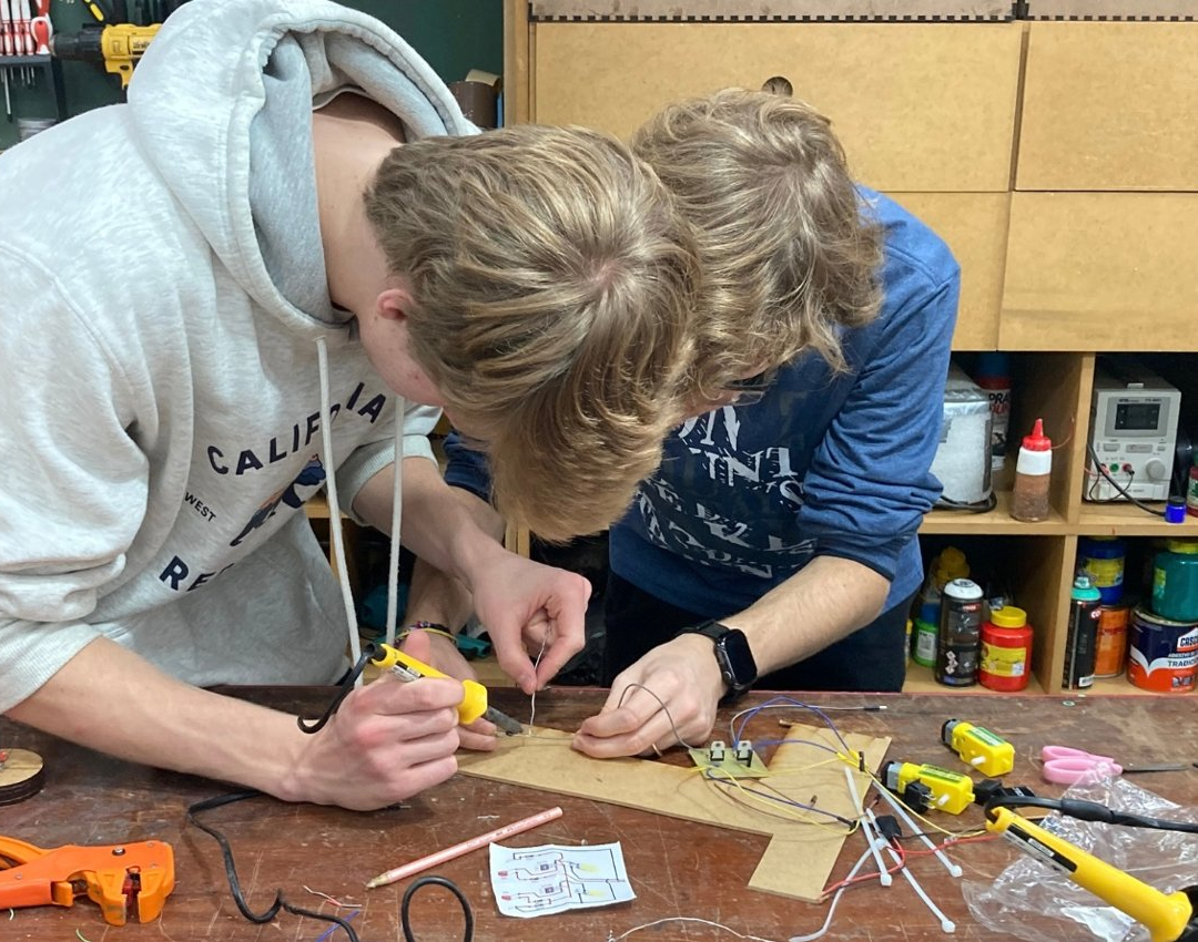 Seguidor De Linha Sem Arduino: a Criatividade É a Inteligência Se Divertindo!