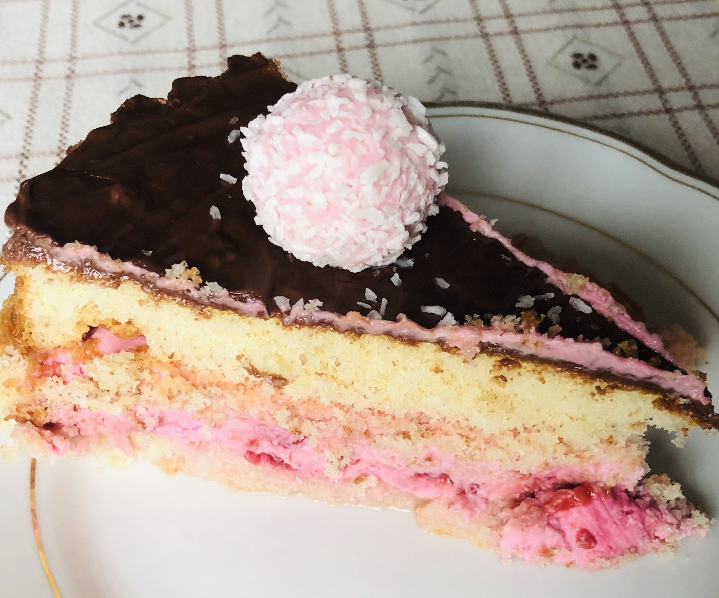 Delicious Raspberry Cake