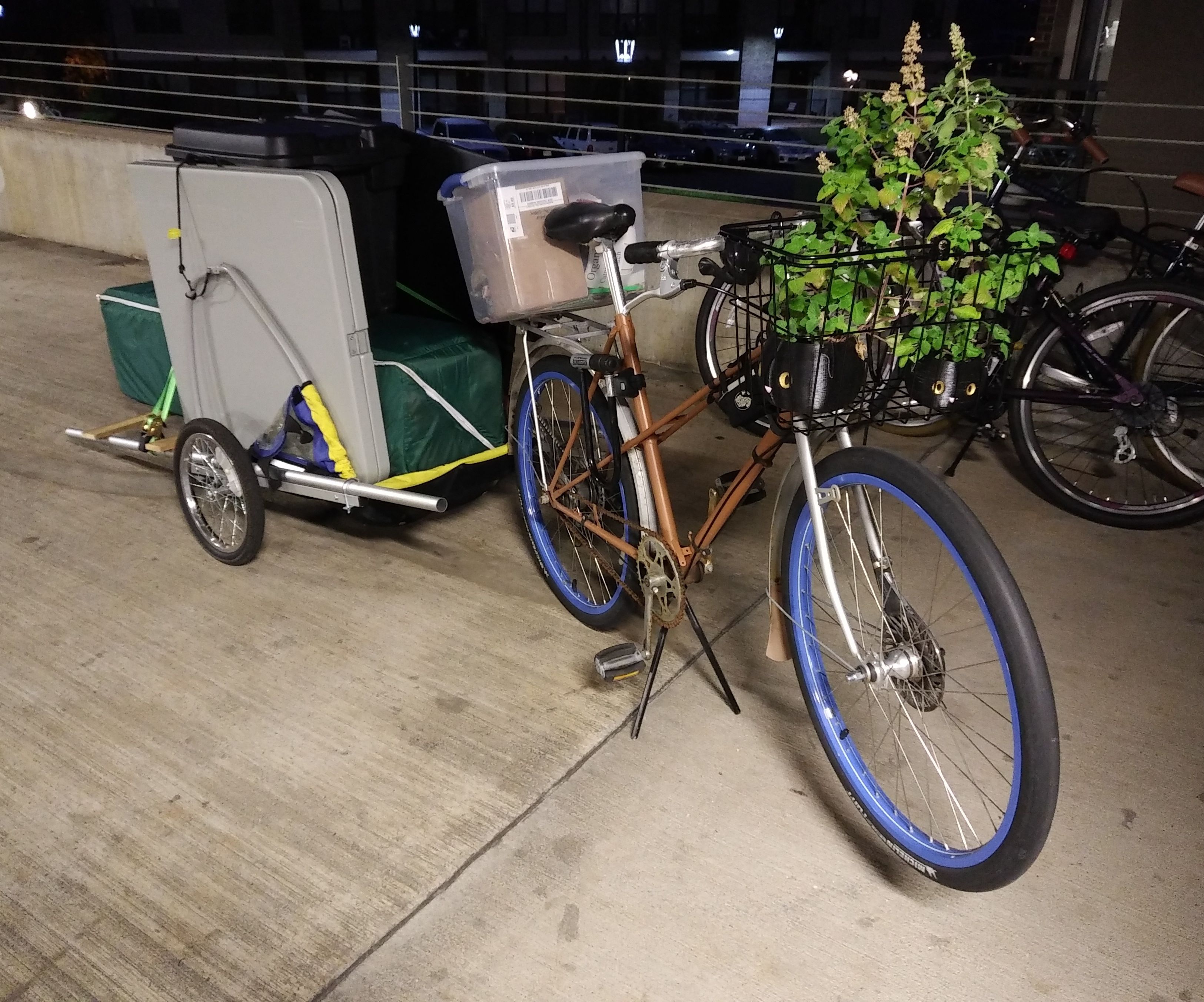 An Adjustable Bike Trailer for a Craft Booth