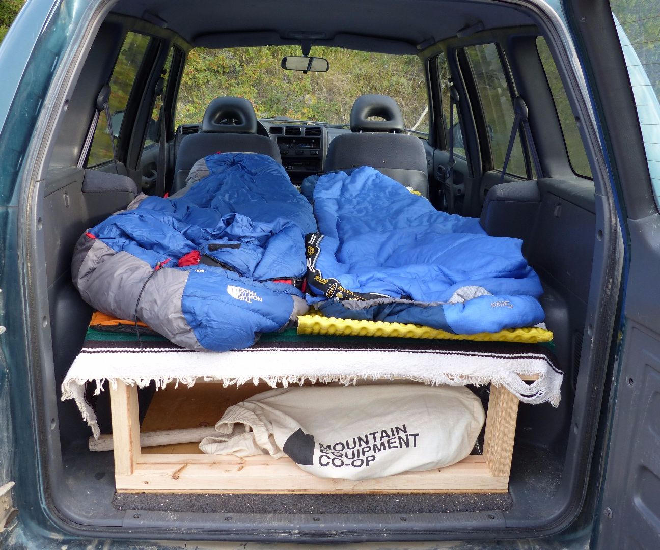 Toyota Rav4 by Weekday / Camper by Weekend.