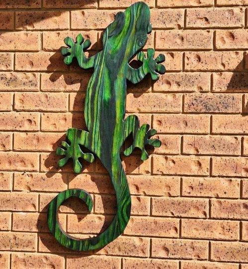 How to Make a Shou Sugi Ban Wall Lizard