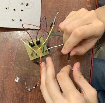 Carrinho Seguidor De Linha. (SEM ARDUÍNO)