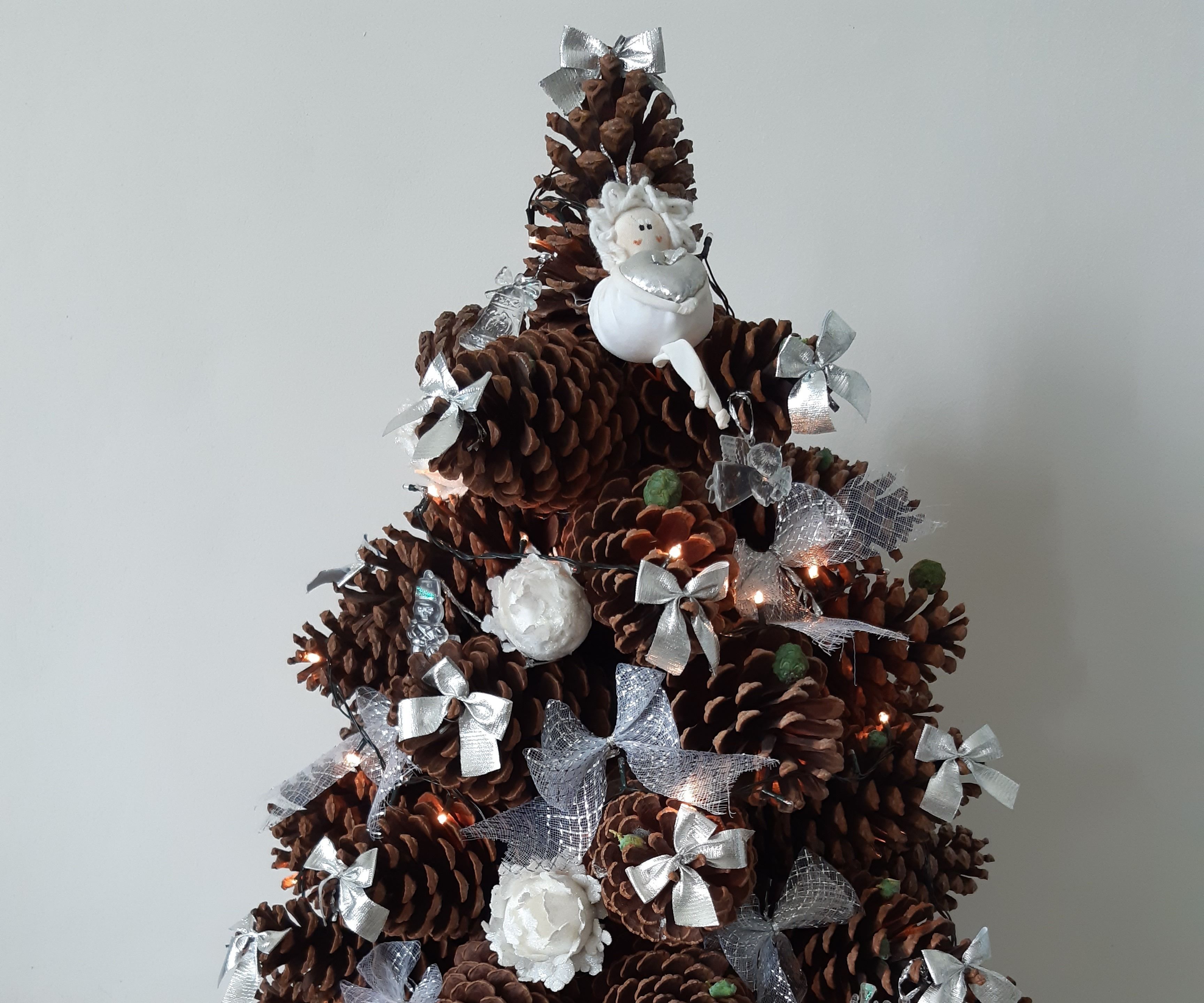 Como Hacer Un Árbol Navideño Con Piñas