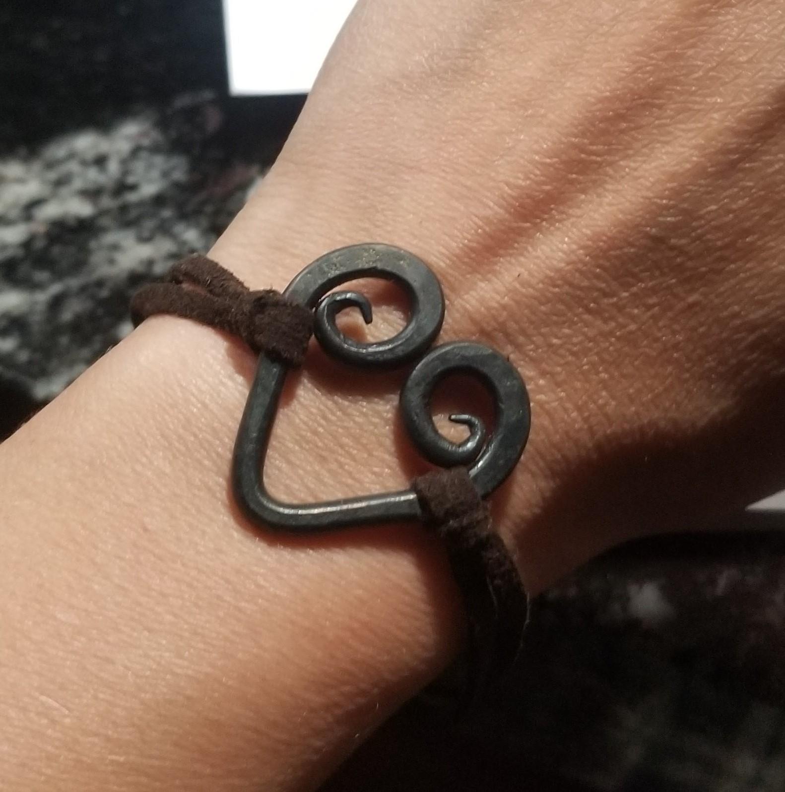 Small-Scale Blacksmithing: Simple Heart Bracelet