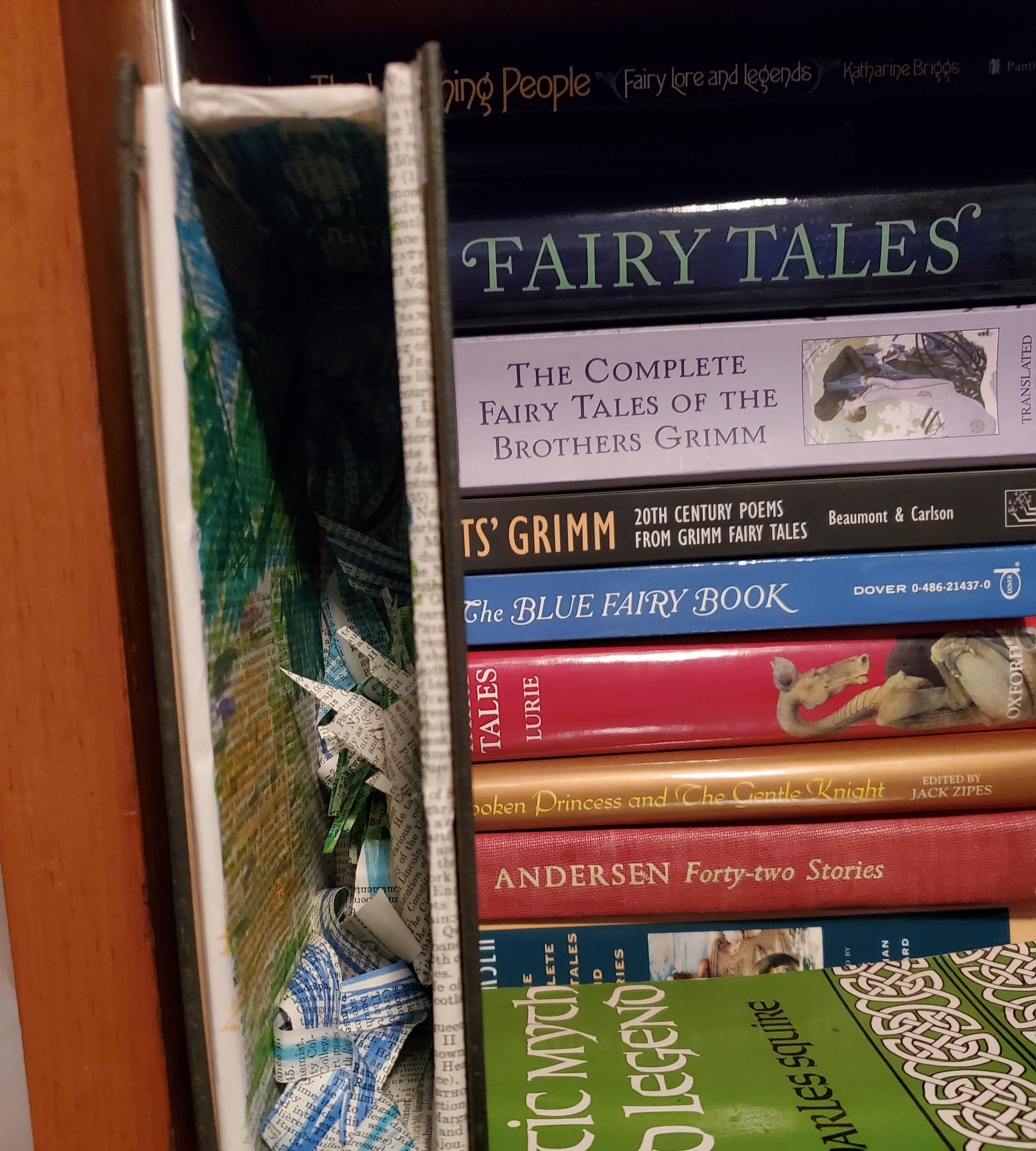 Get Lost in a Good Book: a Simple Book Nook in 9 Steps