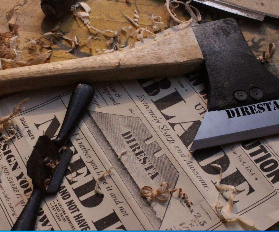 Axe with replaceable blade