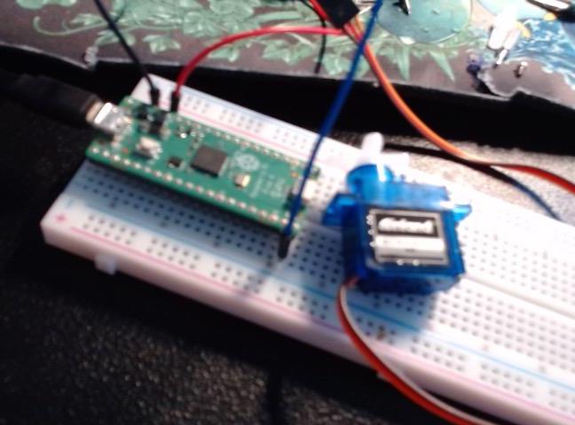 Servo With Raspberry Pi Pico