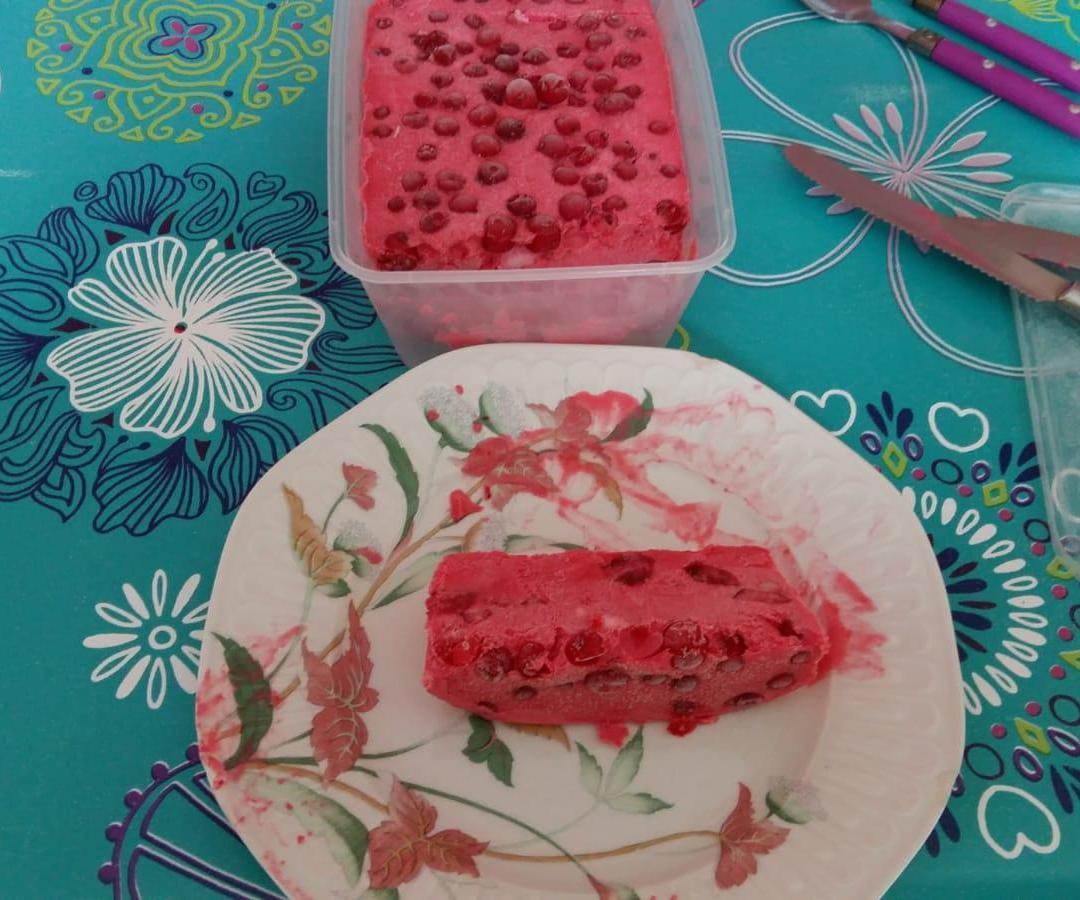 Currant and cherry Ice cream