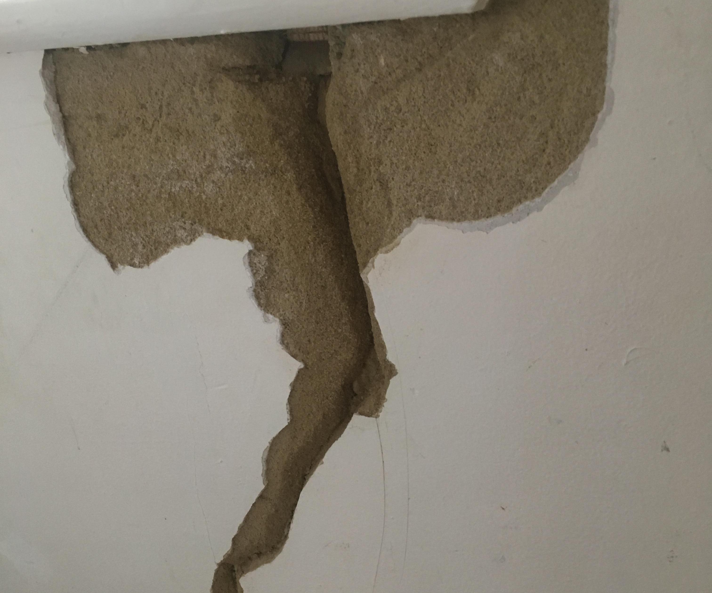 How to Fill a Wall Crack Properly